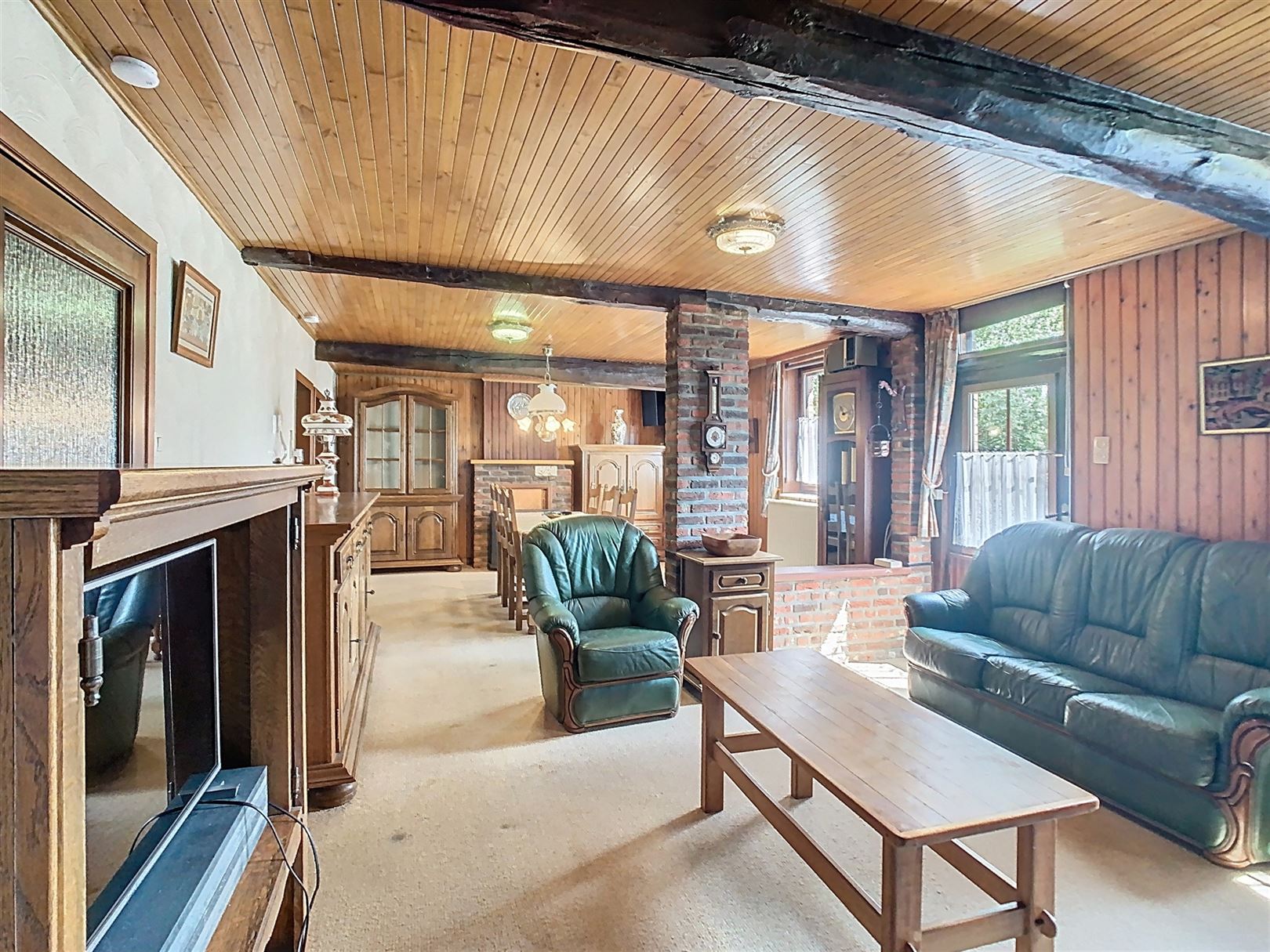 Landelijk gelegen te verbouwen woning! foto 2