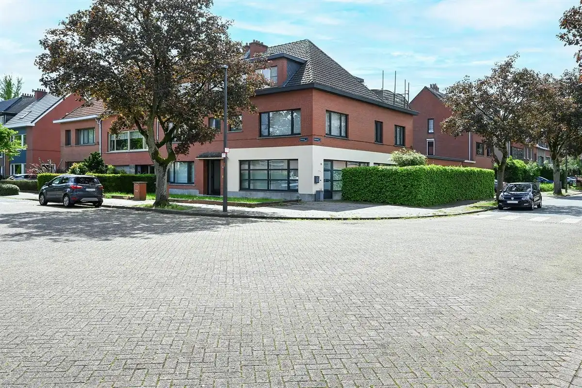 Mooi hoekappartement met garage foto 28