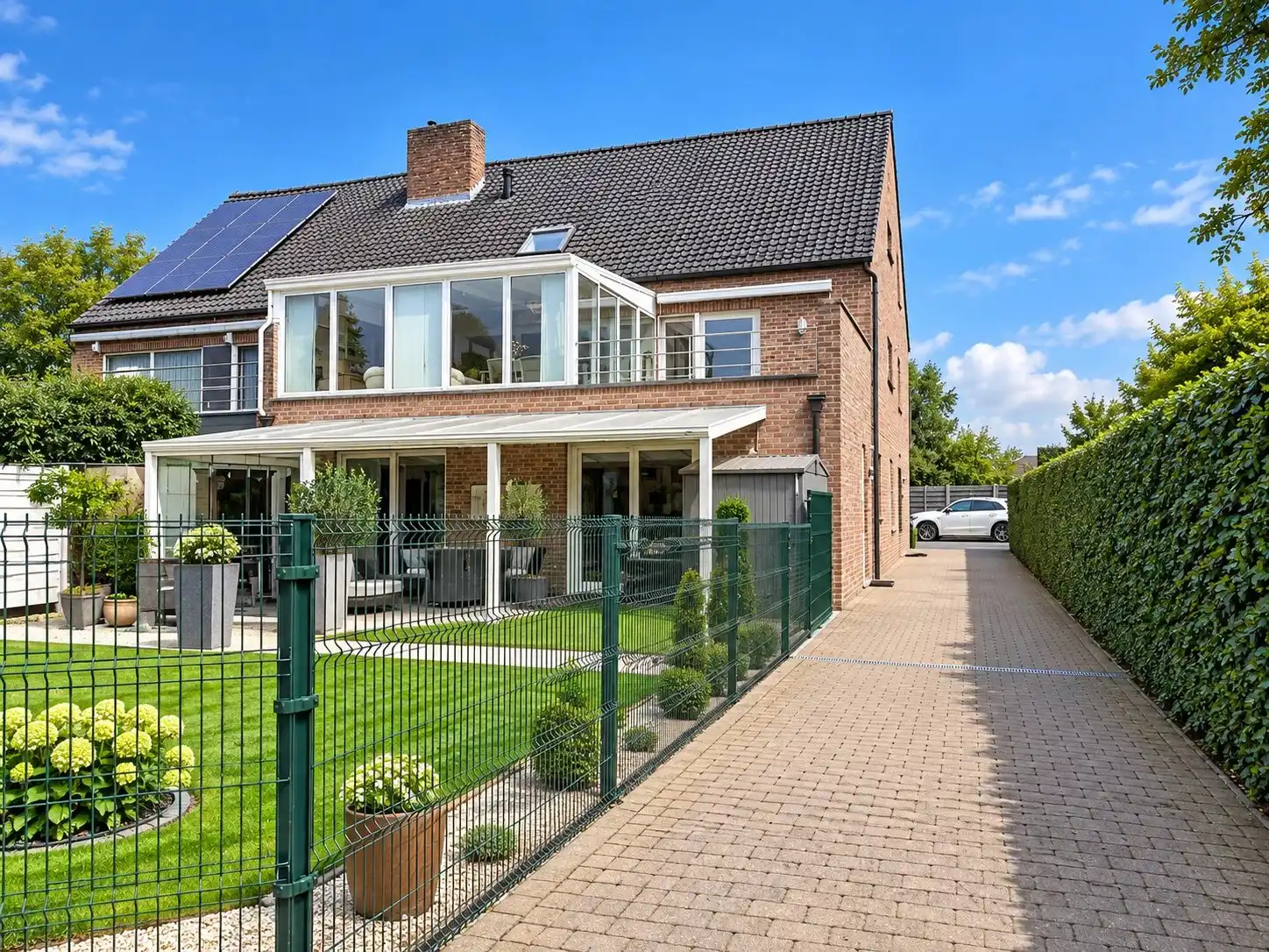 Ruim duplex appartement met 4 slaapkamers in Lommel. foto 3