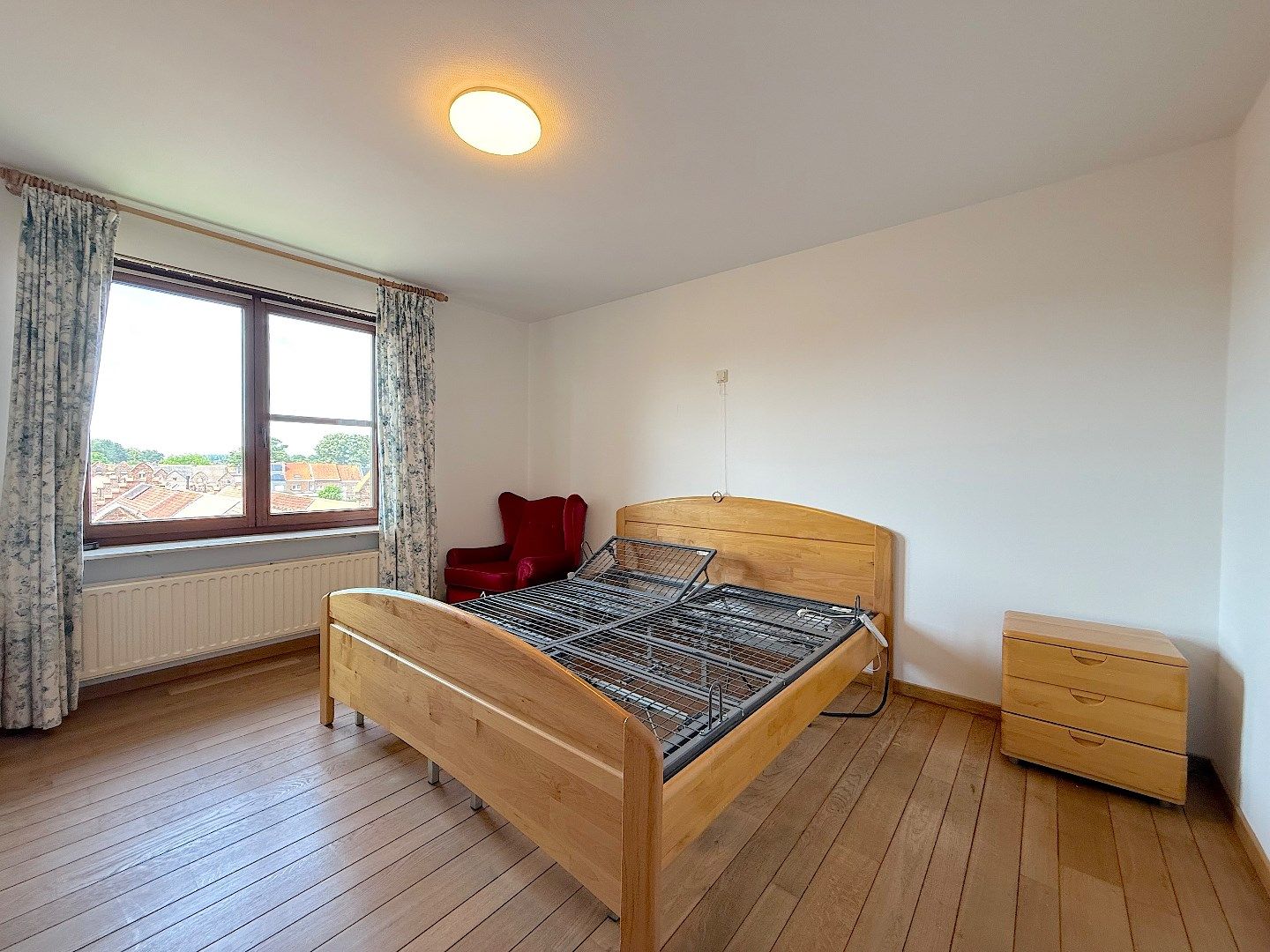 Ruim 3-slpk appartement met garage foto 11