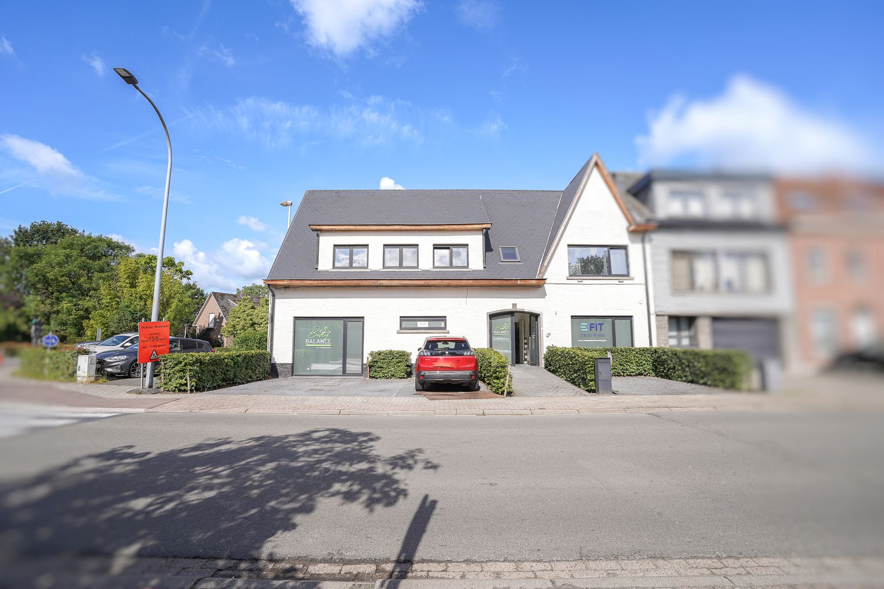 Centrum woning met ruime bewoonbare oppervlakte, tuin en parking te Londerzeel foto {{pictureIndex}}