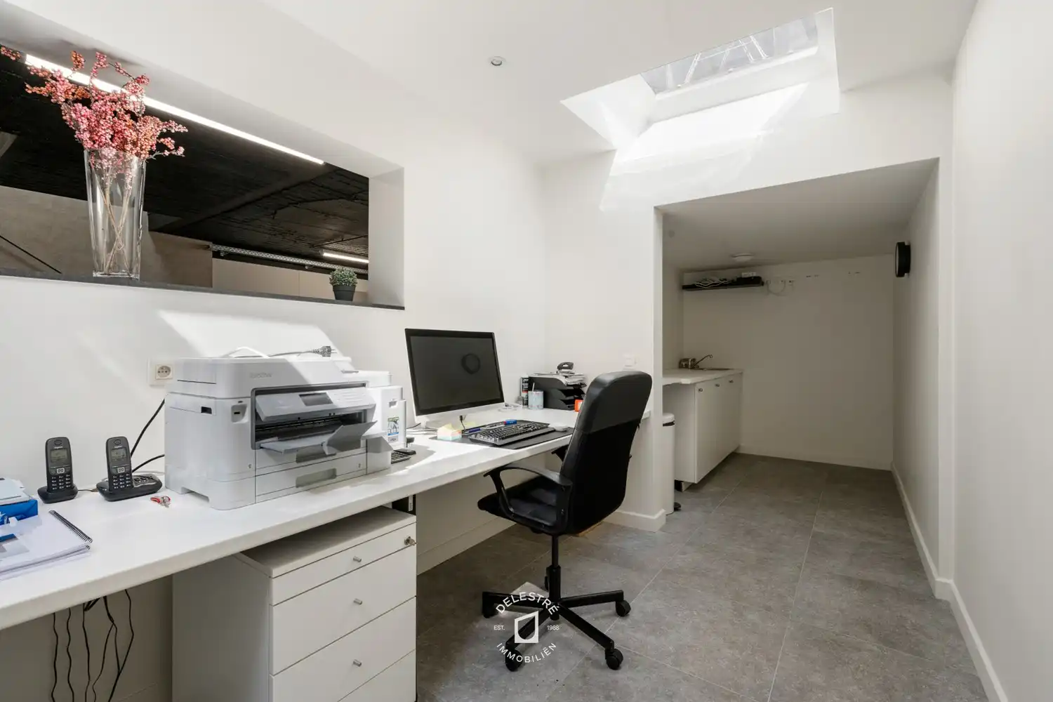 ERG RUIME KWALITATIEF VERHUURDE HANDELSWONING + GROND OF PARKING 12a23ca foto 17