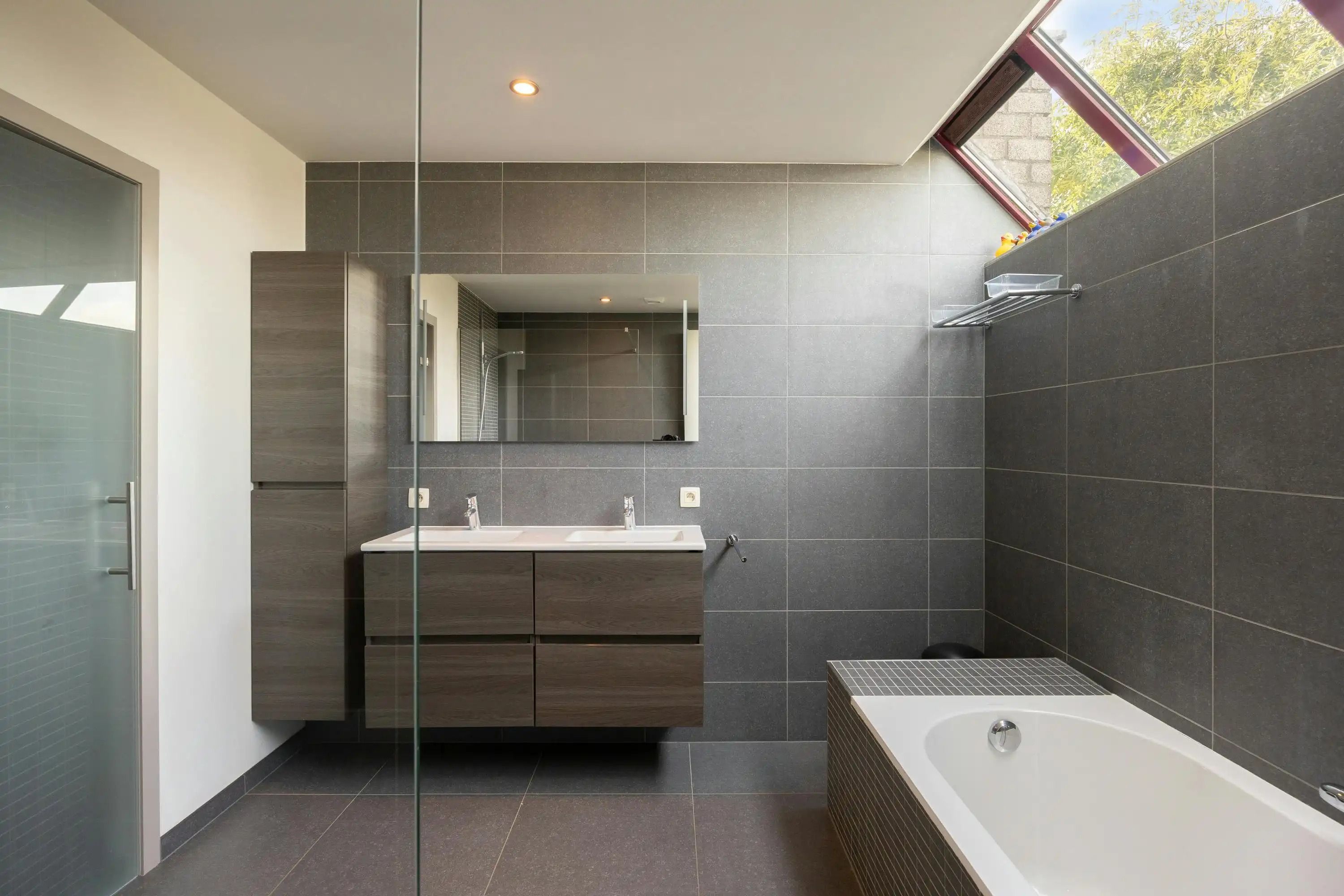 Huis met 4 kamers en tuin te koop vlakbij het Rivierenhof!  foto 15