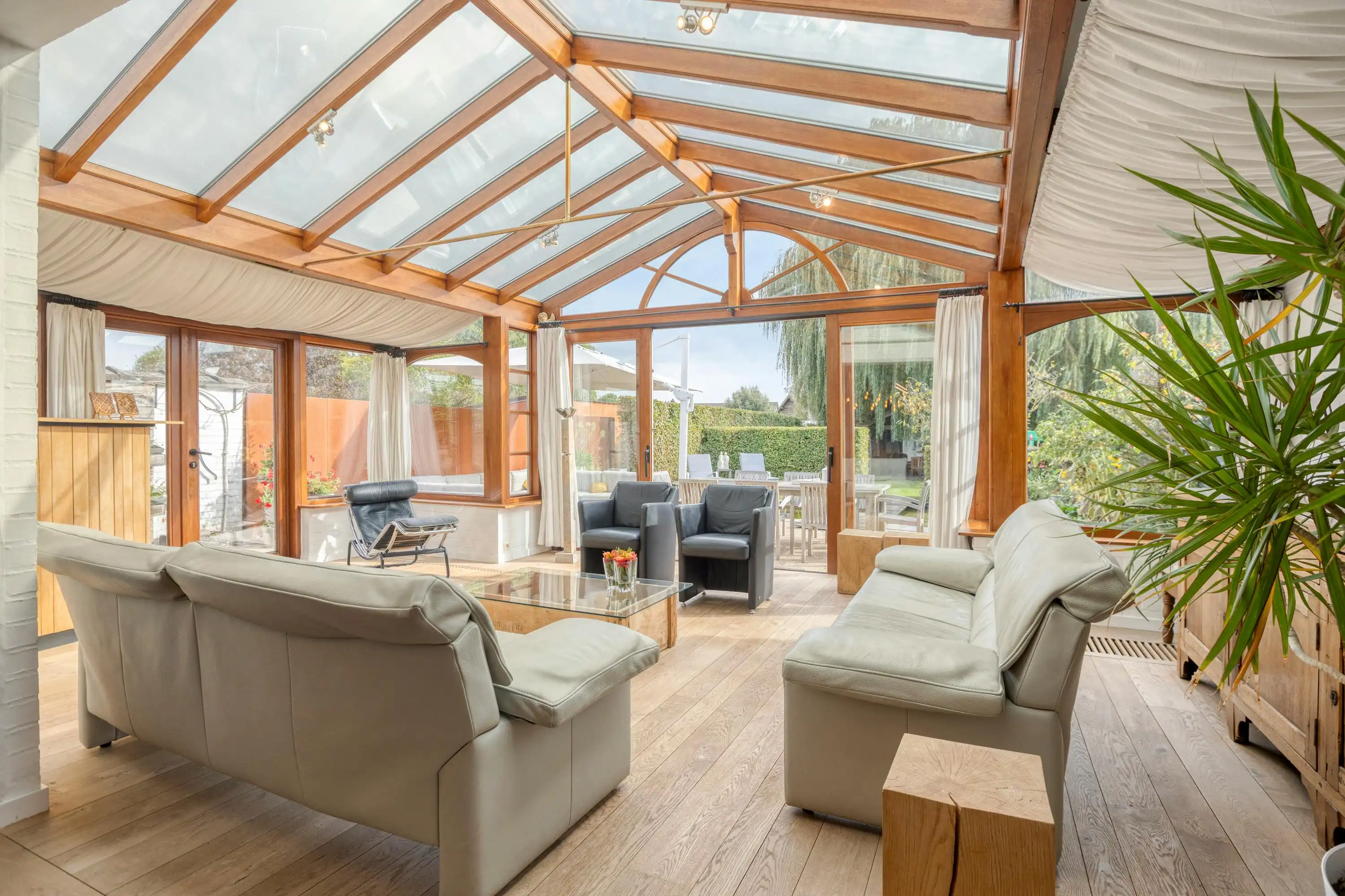 Karaktervolle woning met ruime leefruimtes en prachtige tuin foto 5