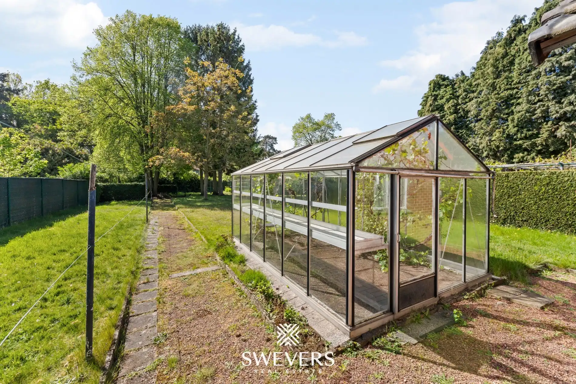 Te renoveren woning met grote tuin en 5 slaapkamers in Genk foto 33