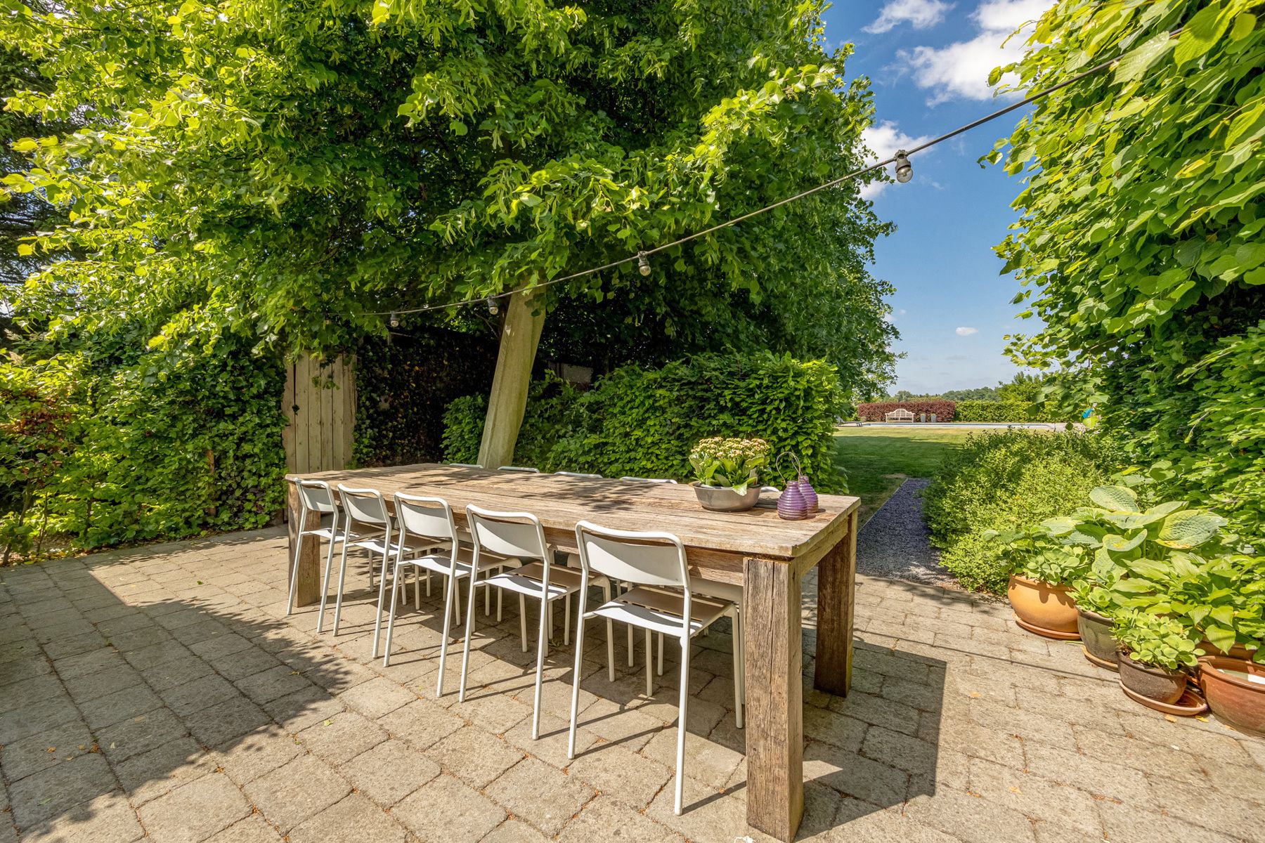 Ruime gezinswoning met 5 slk, verwarmd zwembad en tuin. foto 33