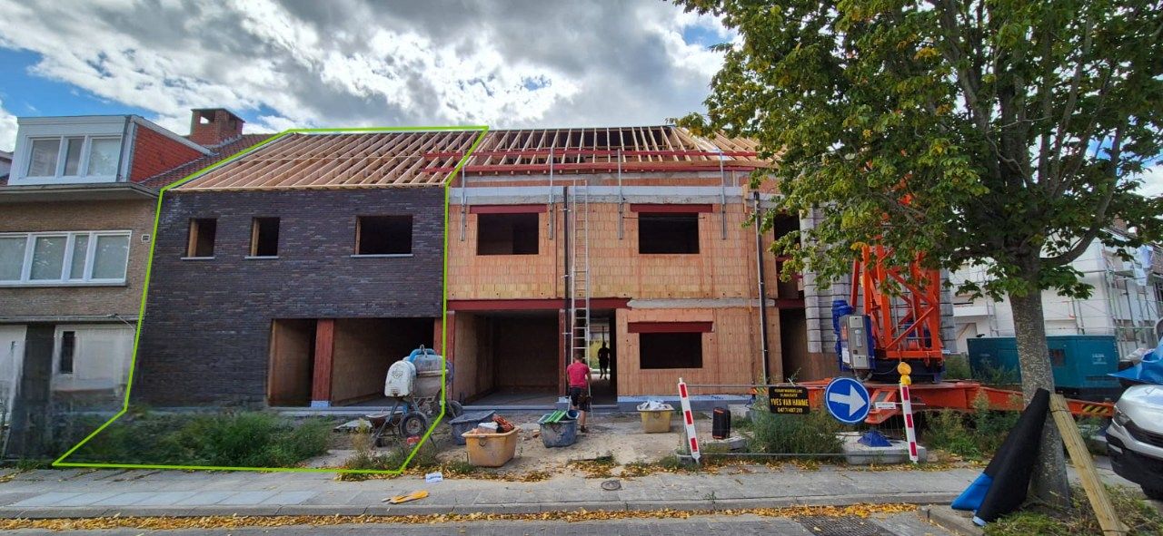 Super energiezuinige woning met garage en tuin in kindvriendelijke buurt te Sint-Kruis! foto {{pictureIndex}}