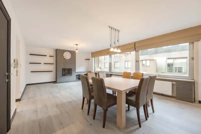 ✨ Instapklaar en vernieuwd appartement met 3 slaapkamers en 2 terrassen in het hart van Wakken! foto {{pictureIndex}}