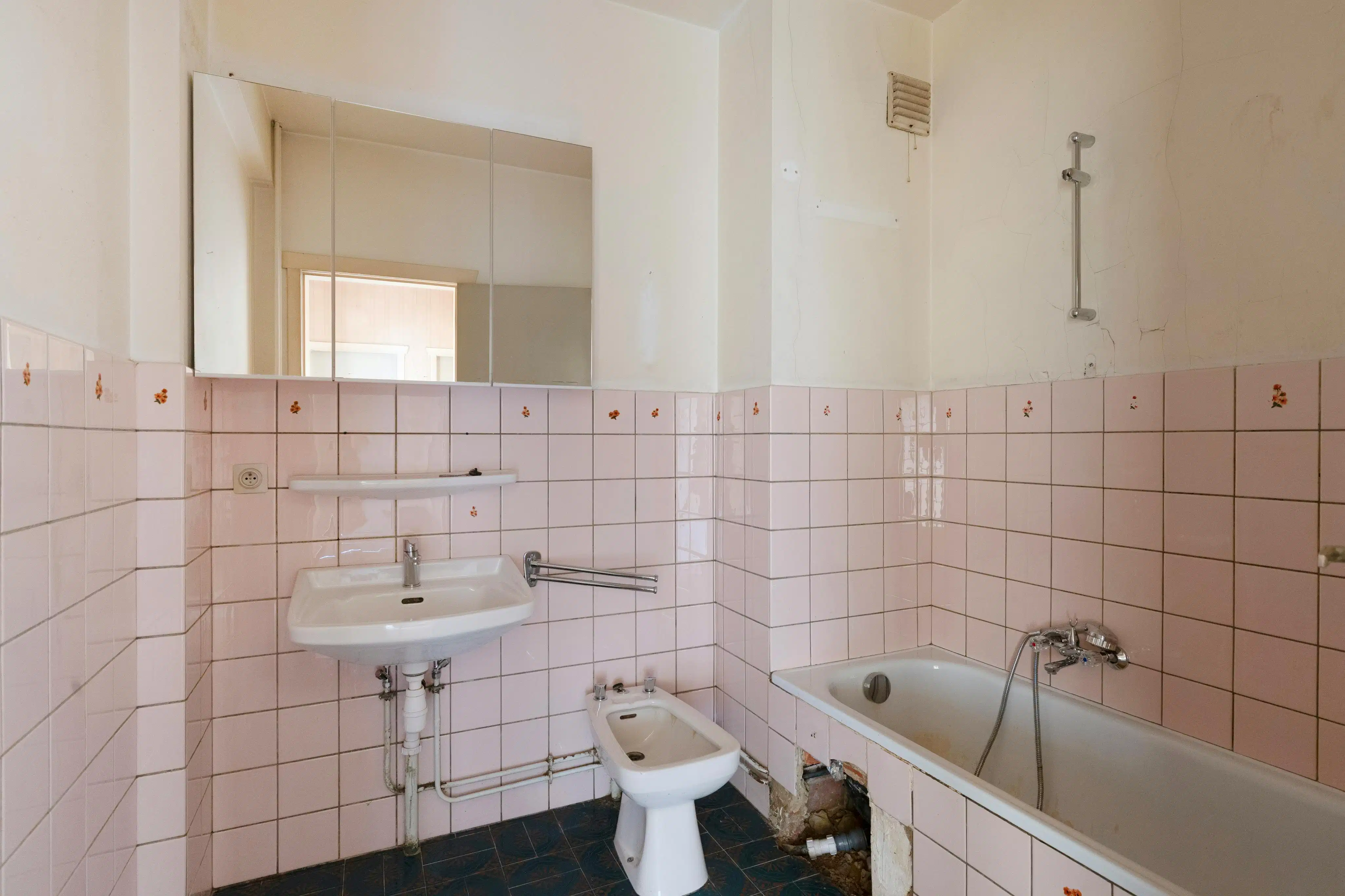 Appartement met 3 slaapkamers en parking te koop in Merksem! foto 11