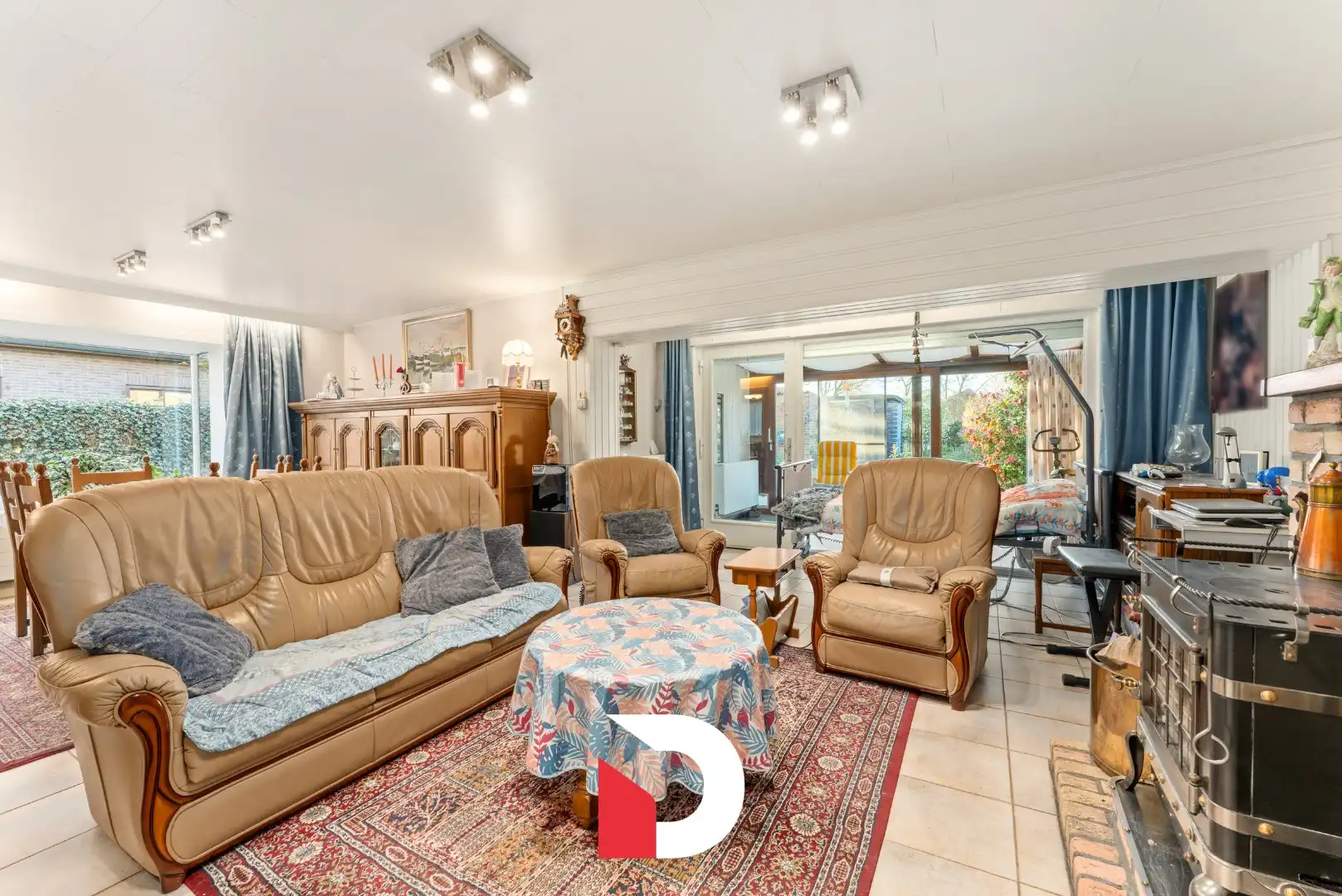 Veelzijdige halfopen woning + atelier op een ruim perceel in een residentiële buurt.  foto 5