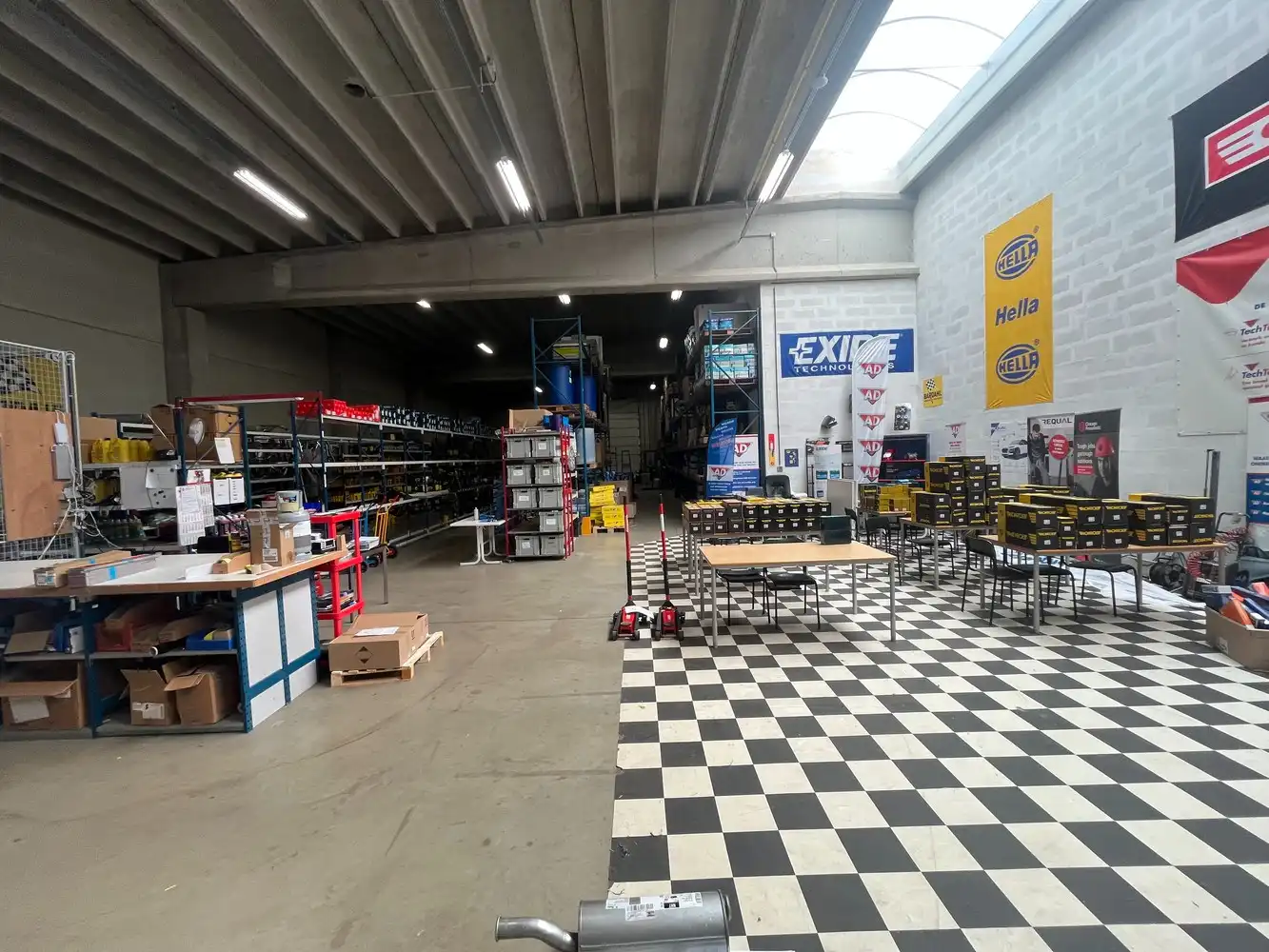Showroom met opslagruimte foto 16