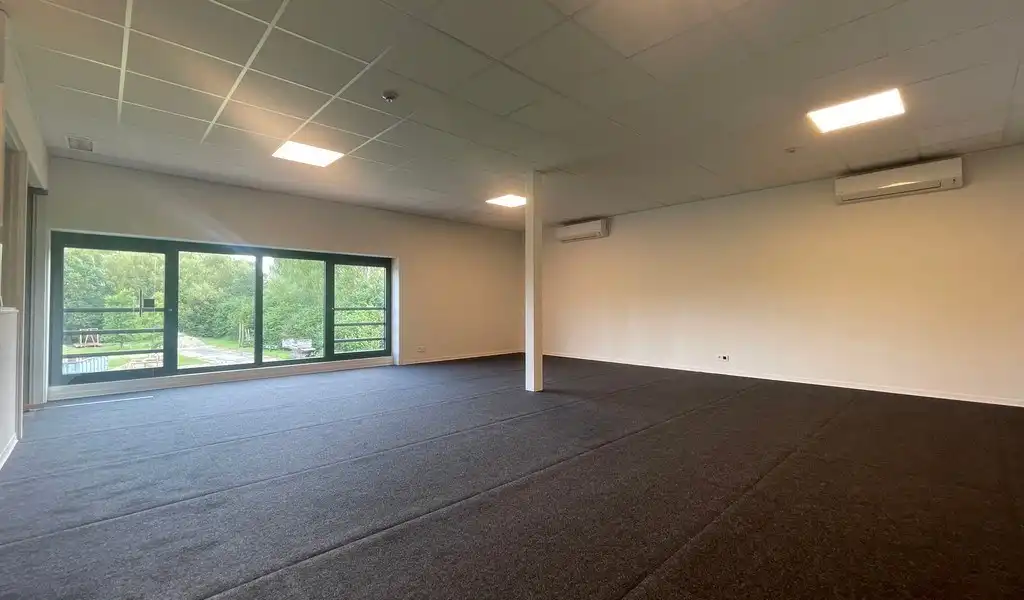 Gerenoveerde instapklare kantoren te huur aan station van Lint foto 4