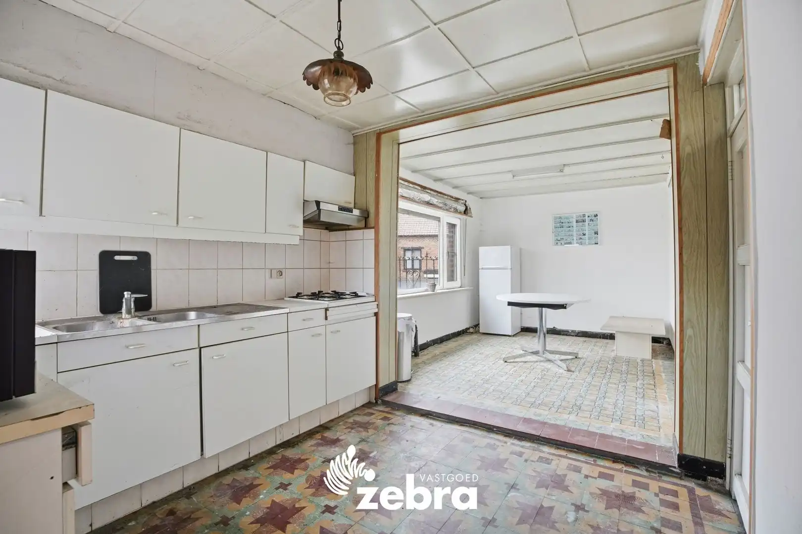 Te renoveren woning op een rustige ligging te Zwevezele! foto 5