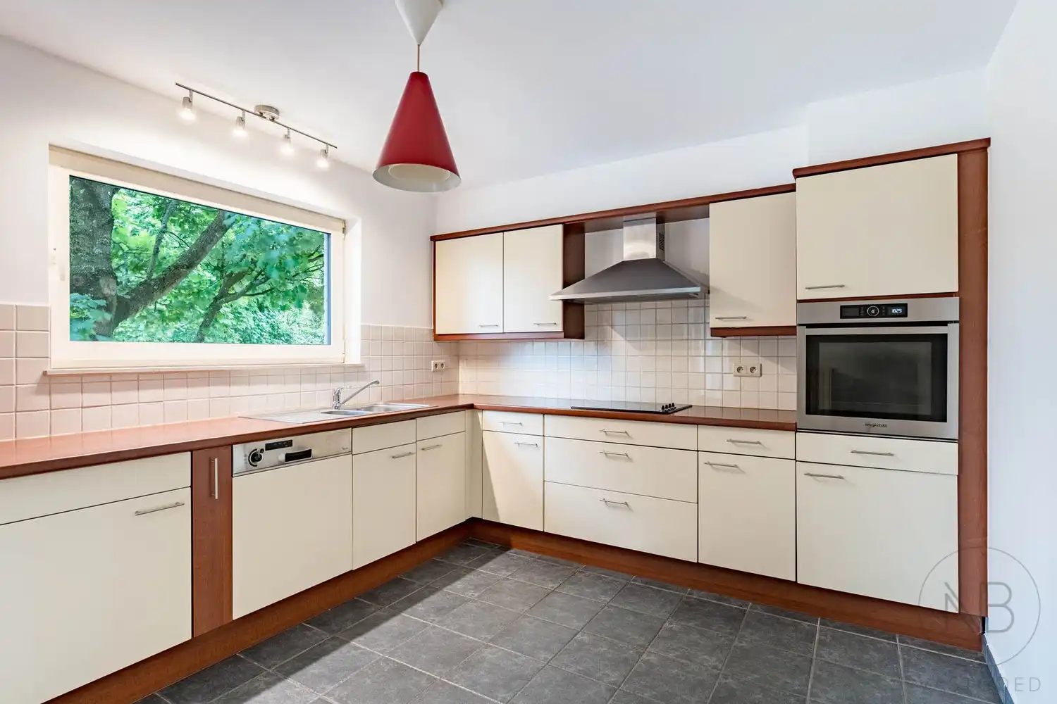 Rustig wonen op wandelafstand van het centrum van Genk foto 6
