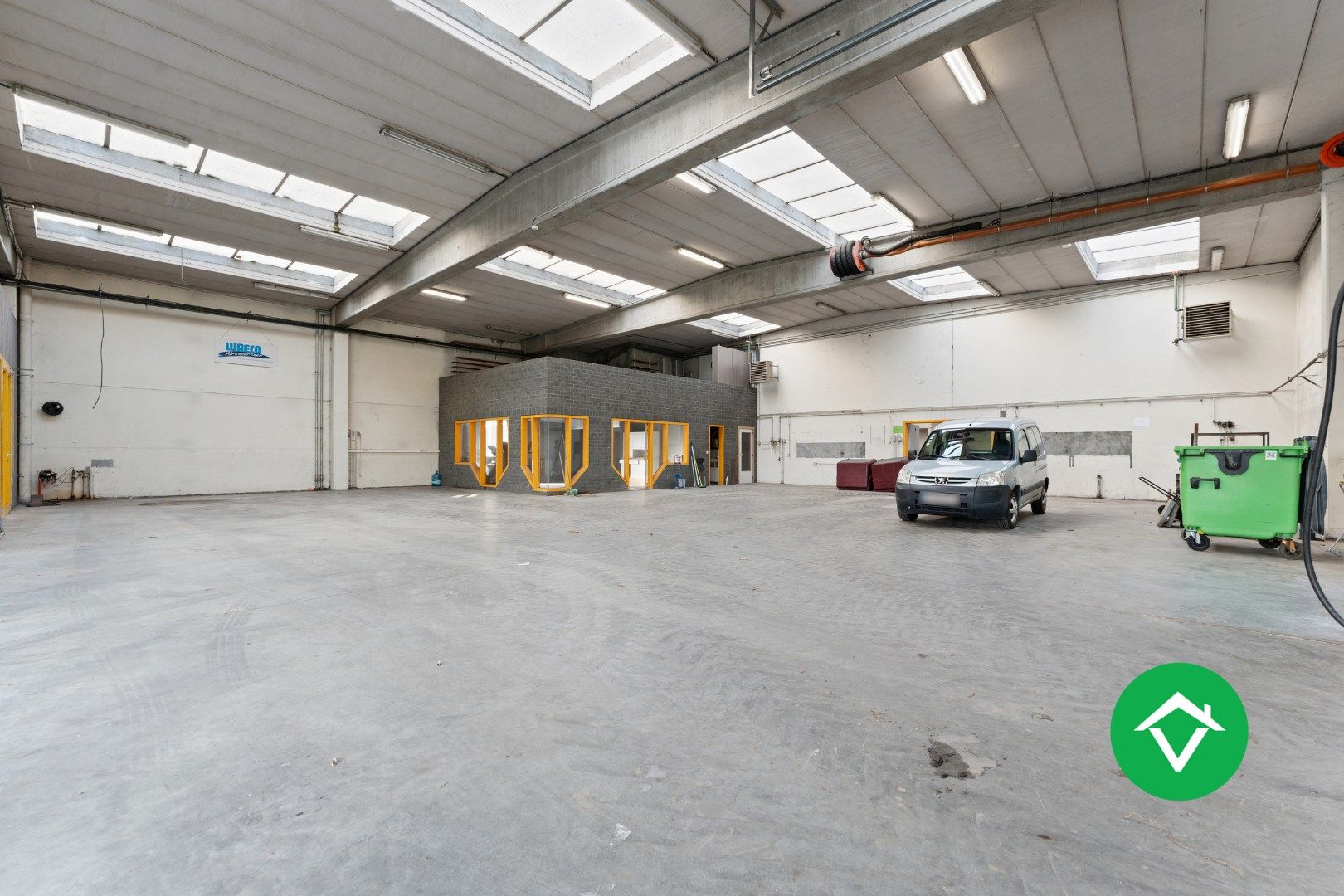 Bedrijfsgebouw met woonst te Ichtegem foto 5