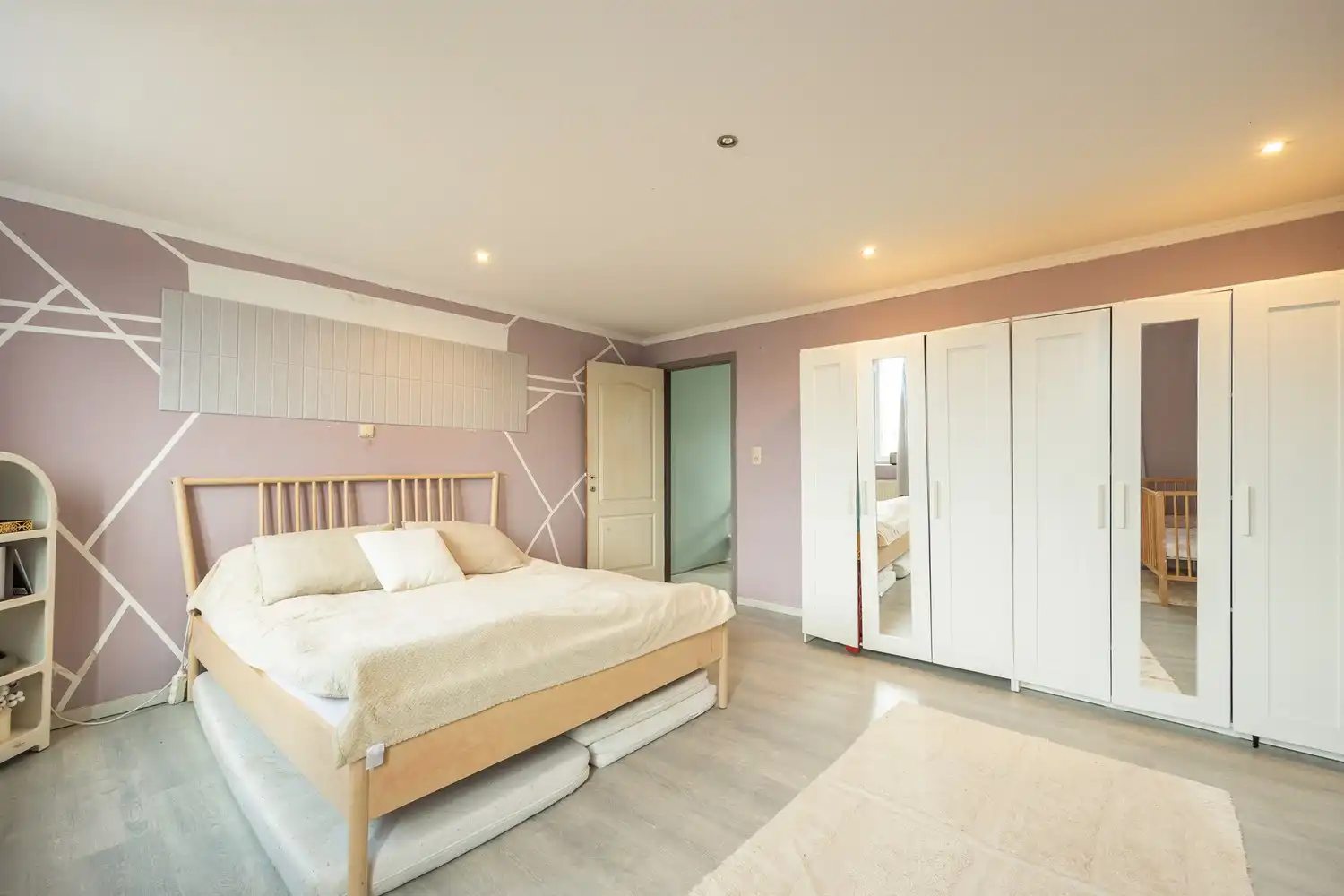 Ruime  op te frissen woning met 6 tot 8 slaapkamers en veelzijdige woonmogelijkheden foto 2