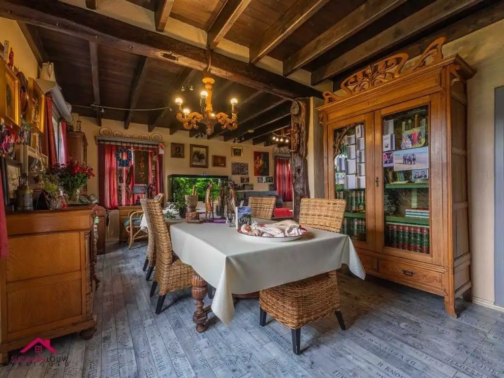 Karaktervolle, vrijstaande woning op riant perceel foto 19