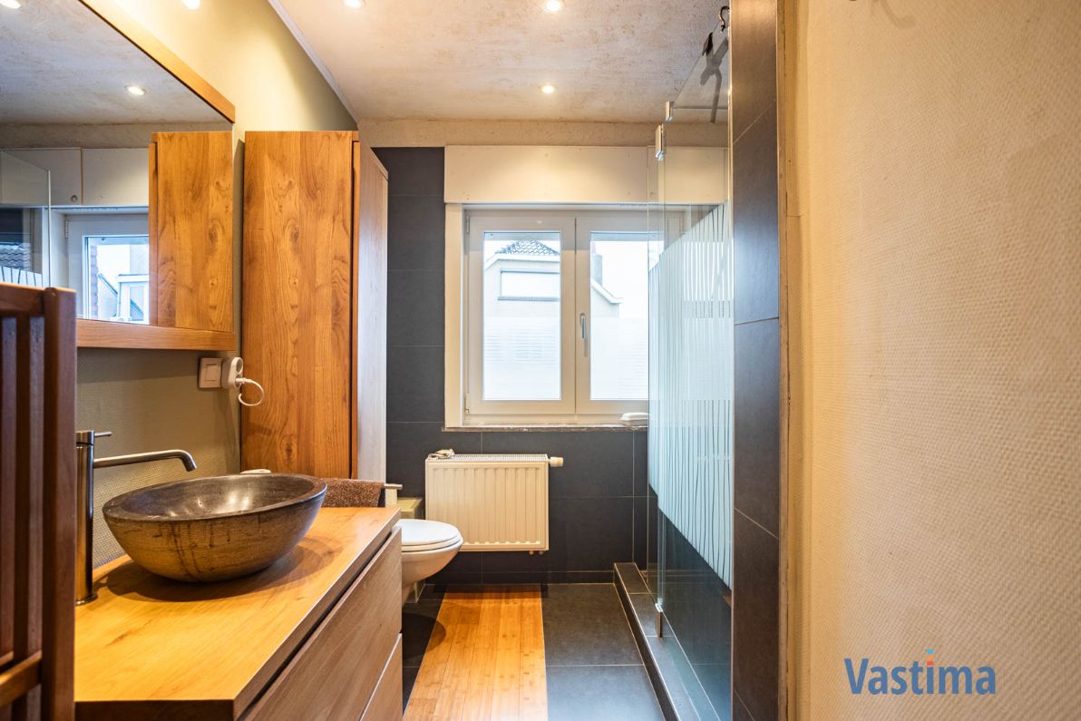 Instapklare woning met 3 slaapkamers, dubbele garage en grote tuin foto 14