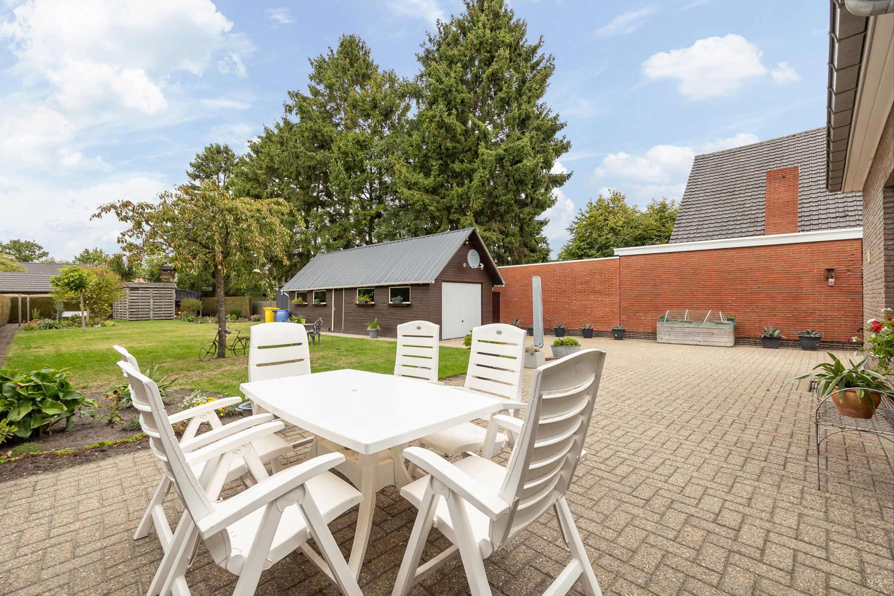 Ruime woning met 4 slks en 2 bdks op 886 m² foto 38