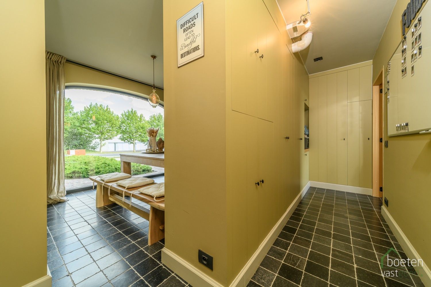 Beveren aan de IJzer: Karaktervol en rustiek landhuis met 4 slpks, warm & sfeervol interieur en ruime tuin op 13a 65ca totale grondopp. foto 11