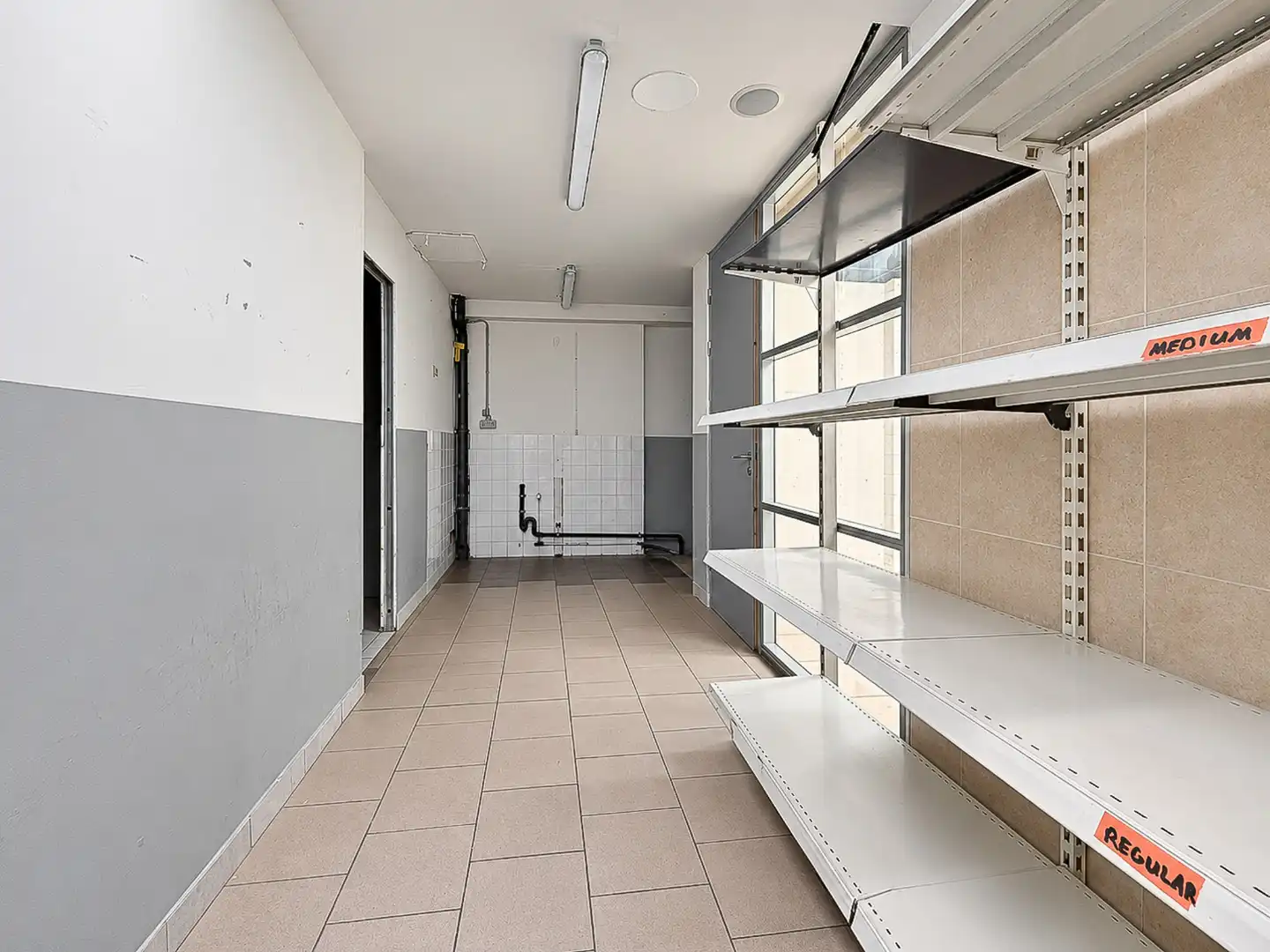 Horecazaak -winkel Lippenslaan 58 te koop  foto 8