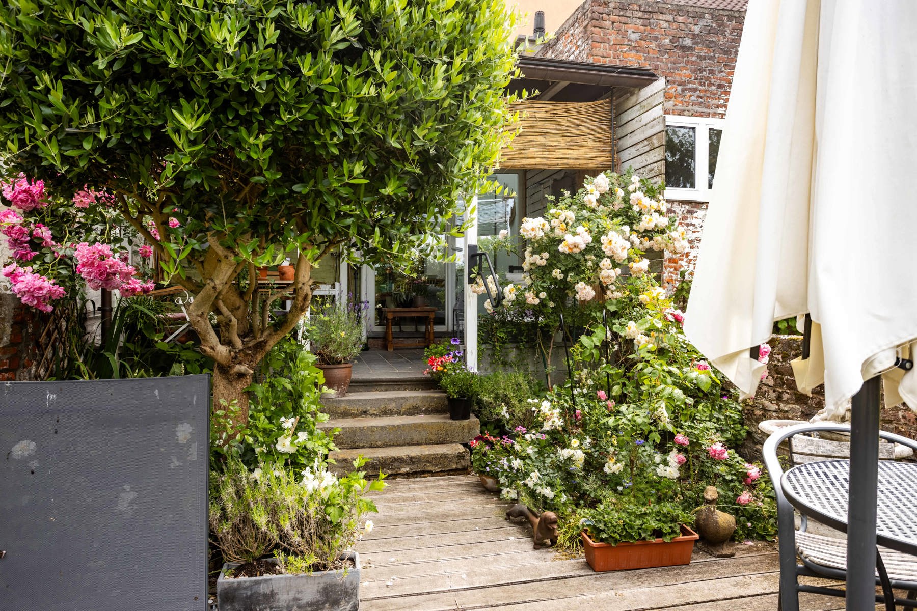 Stijlvolle rijwoning in hartje Geraardsbergen met tuin foto 21