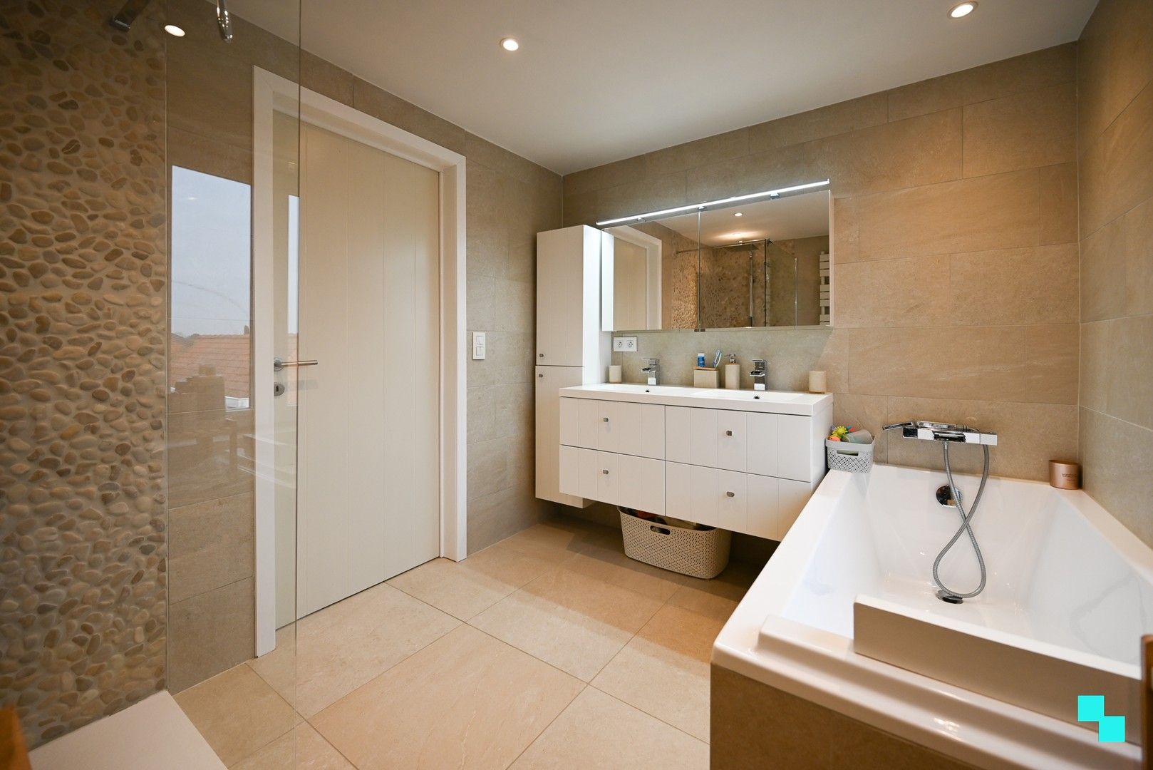 Landelijk gelegen gerenoveerde woning met opslagruimte te Ingelmunster foto 22