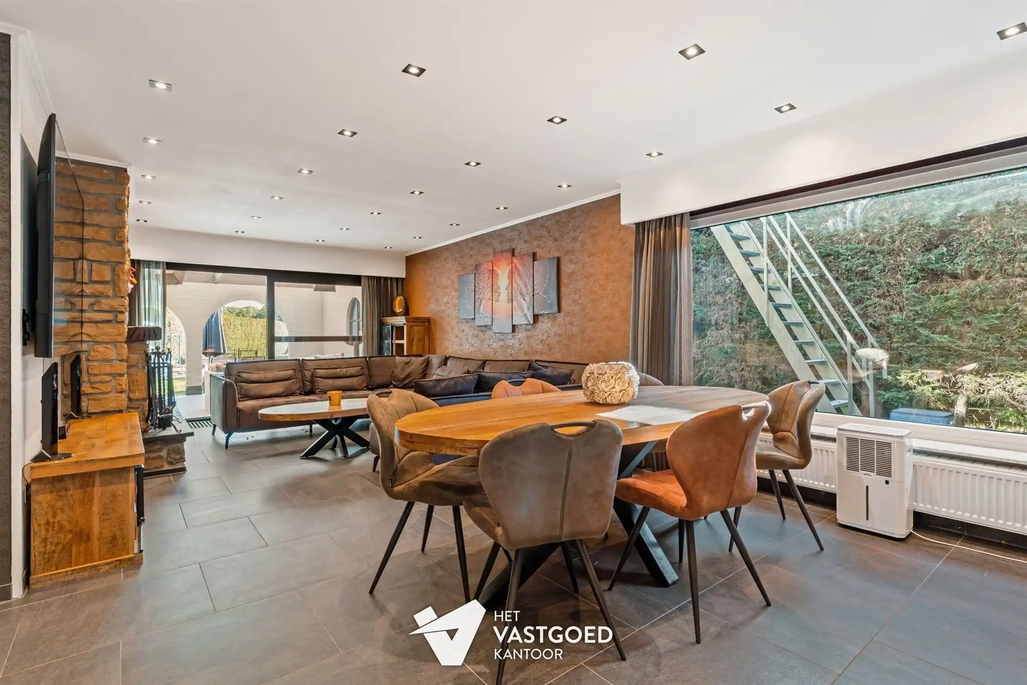 ZEER RUIME, GERENOVEERDE WONING OP TOP-LIGGING! foto 7