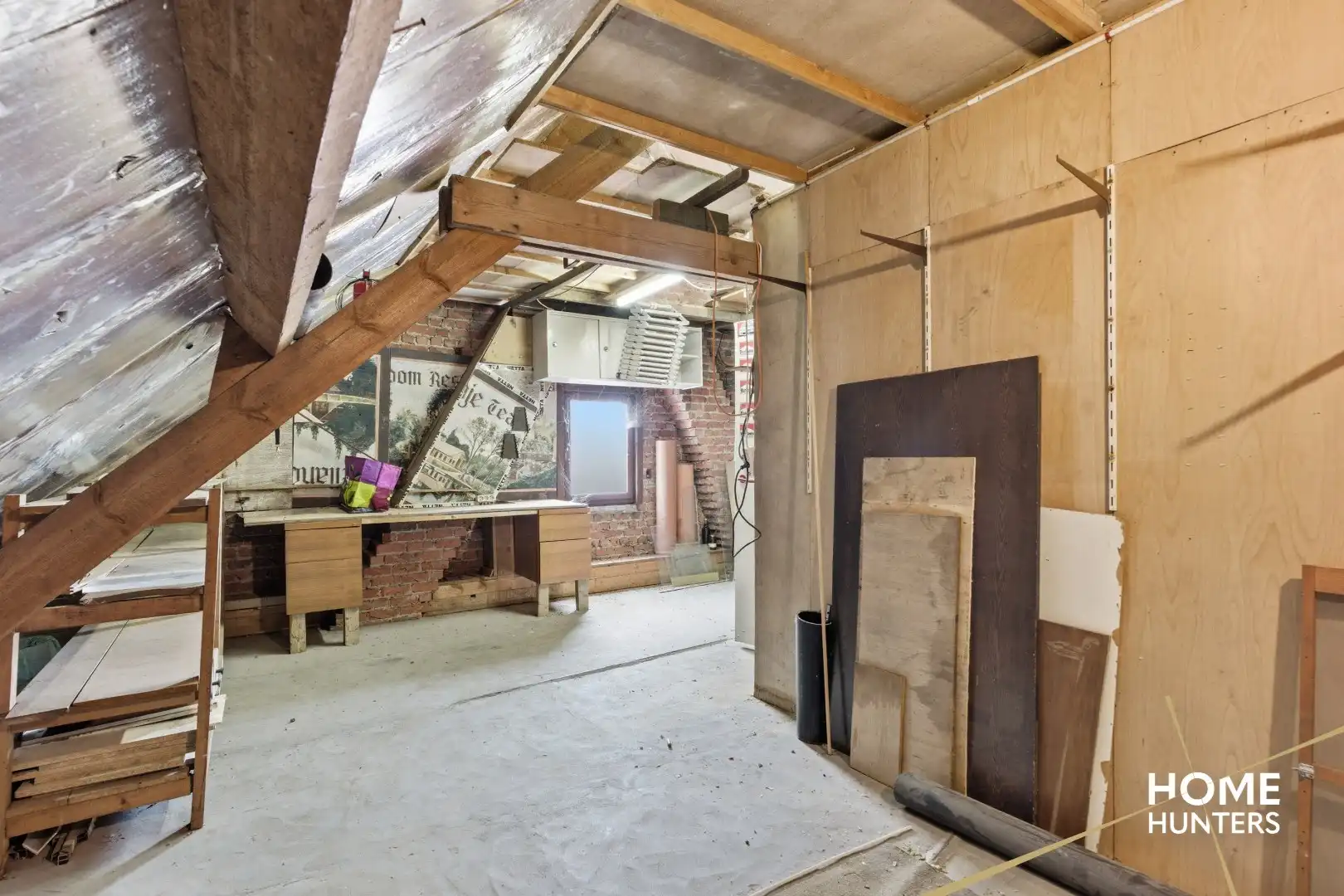 Halfopen te renoveren woning met 4 slaapkamers, ruime tuin en garage op gunstige locatie te Ieper foto 16