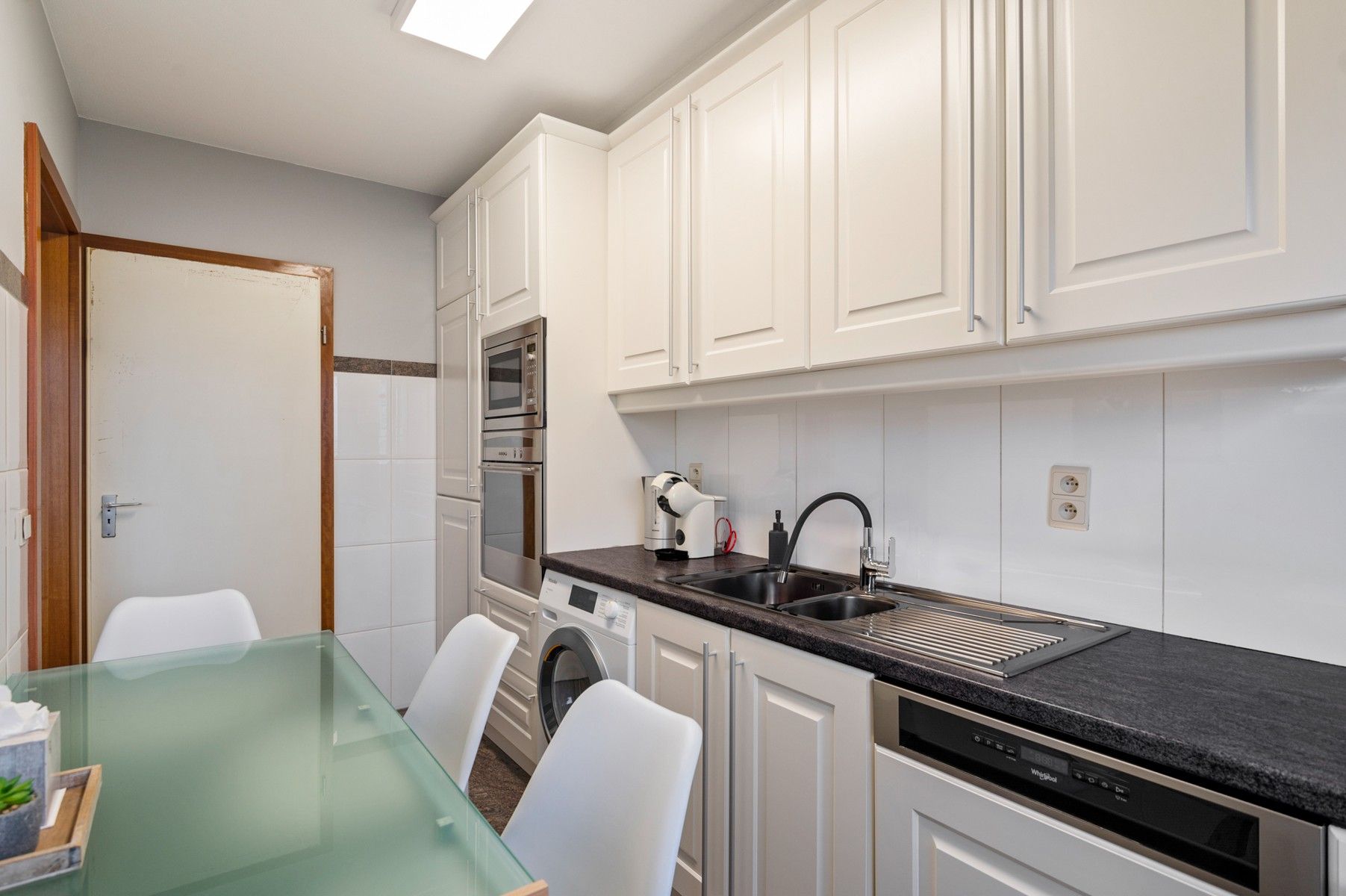 Prachtig appartement met panoramisch zicht en 3 staanplaatsen foto 9