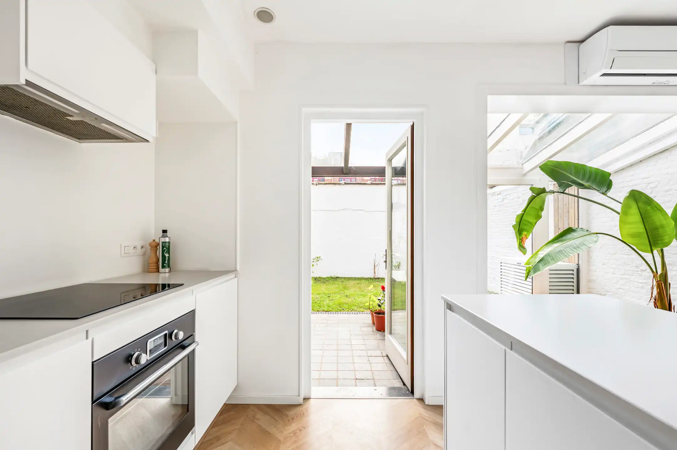 Instapklaar gelijkvloers met tuin op topligging foto 4