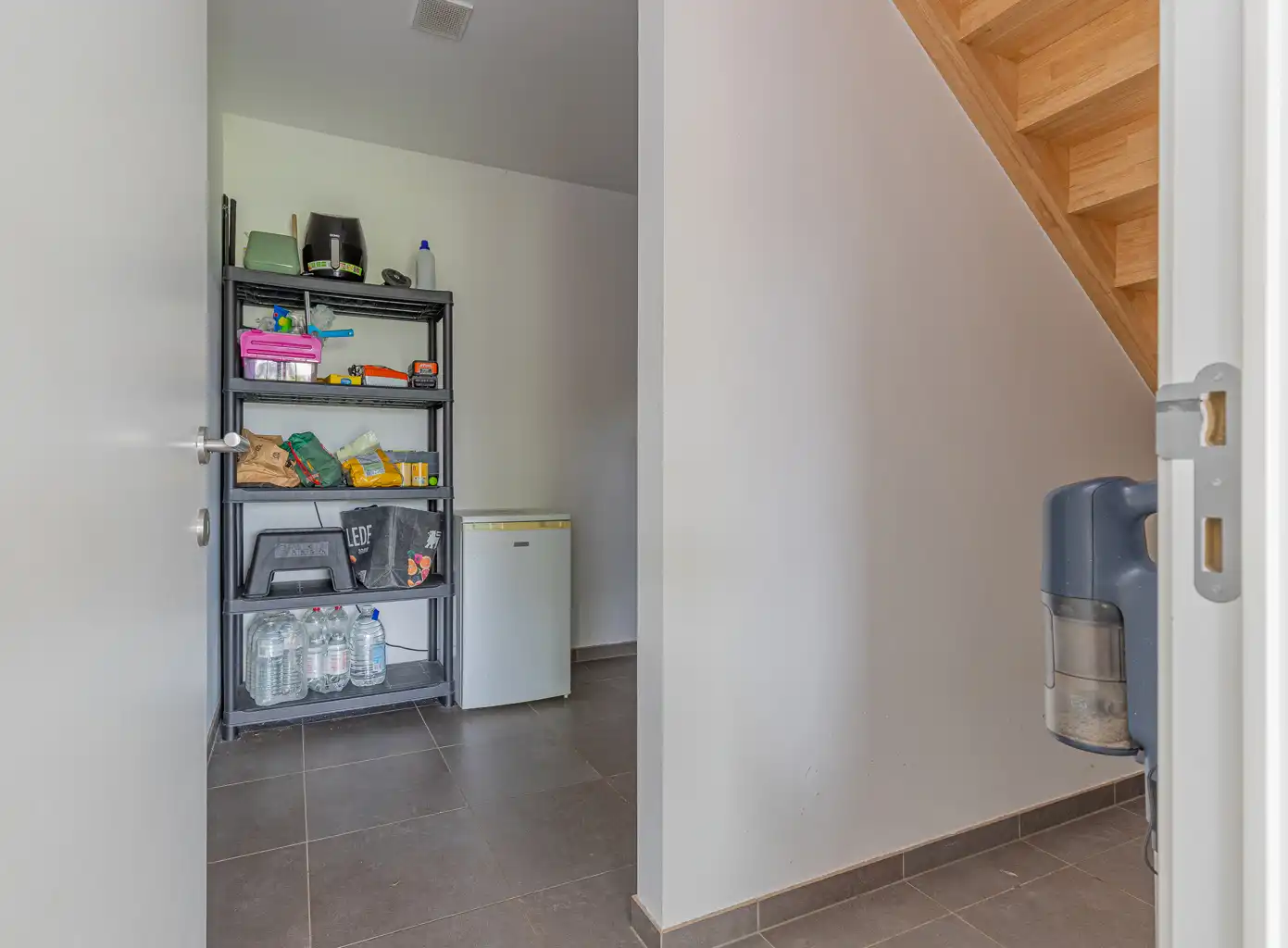 Recente driegevelwoning met zonnepanelen en vloerverwarming foto 9