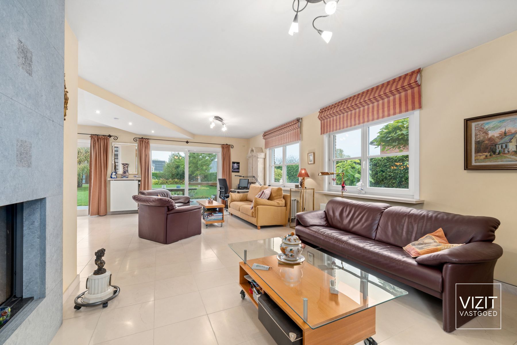 Ruime villa met mooie aangelegde tuin op toplocatie foto 9
