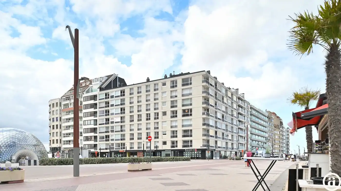 3-slaapkamerappartement op de Zeedijk te Zoute. foto {{pictureIndex}}