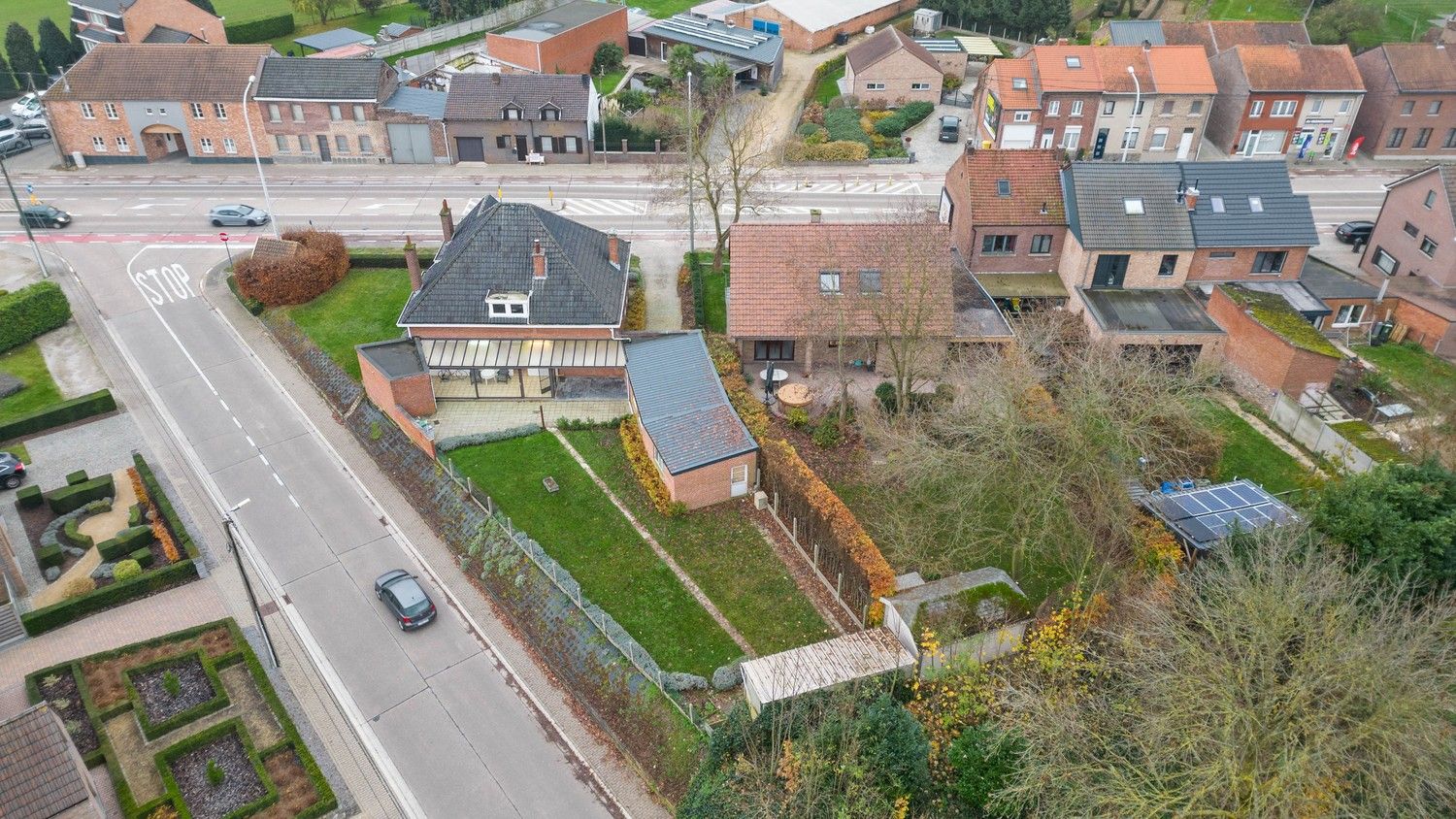 Ruime woning met 3 slaapkamers, tuin en garage foto 3