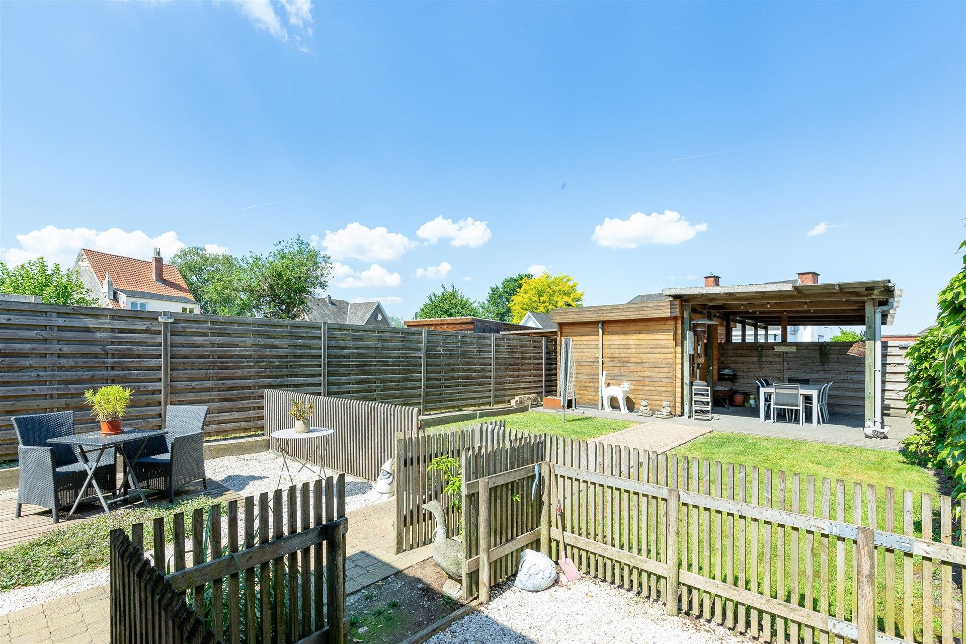 Uitstekend gerenoveerde woning met tuin en parkeerplaats foto 23