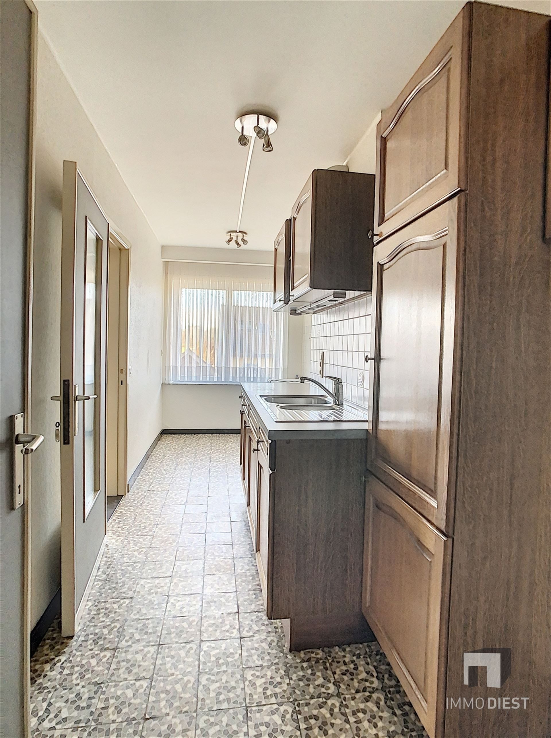 Zeer goed gelegen appartement op de 2de verdieping vlakbij winkels, scholen en station!   foto 4