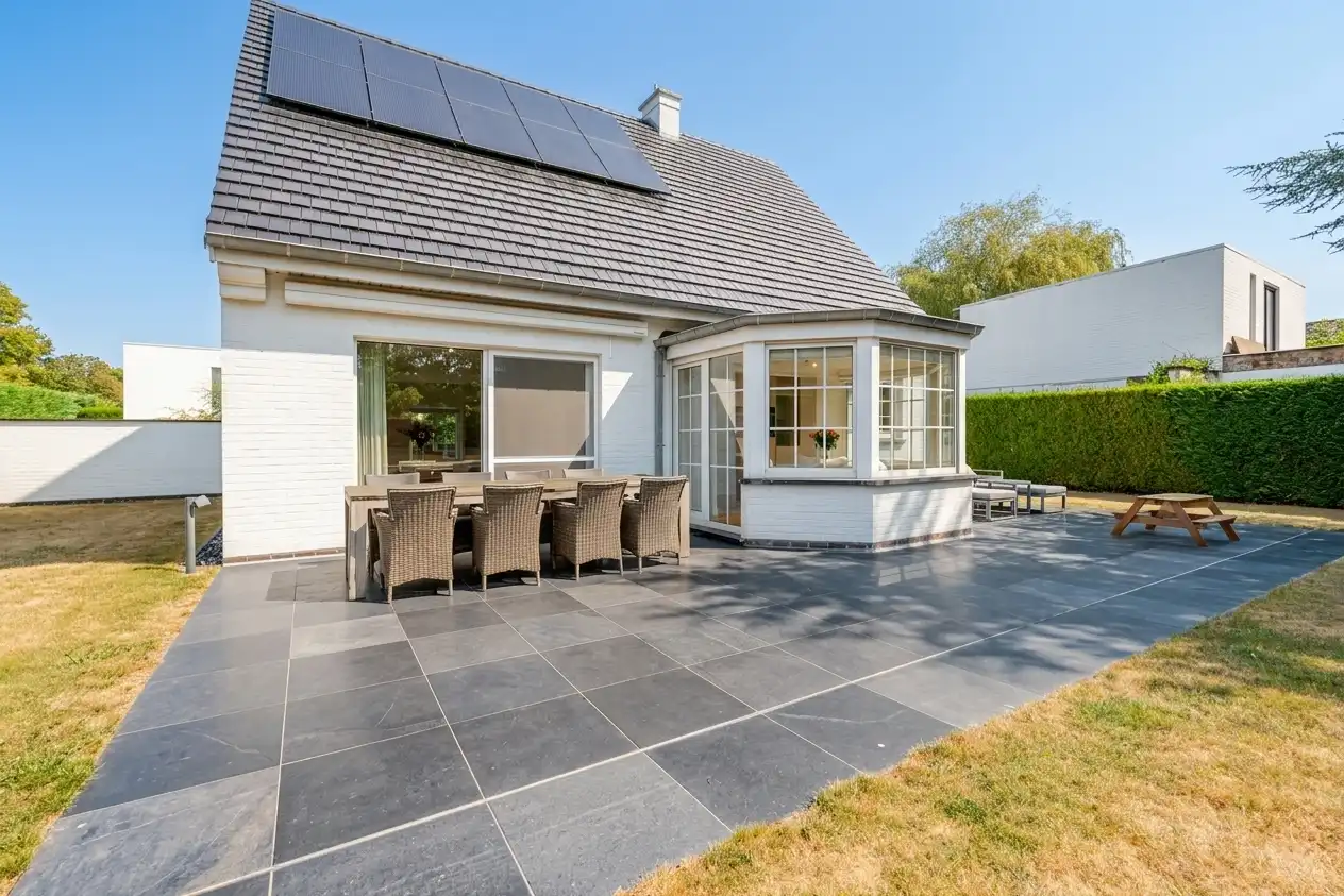 Lichtrijke villa met prachtige tuin in rustige woonwijk foto 23