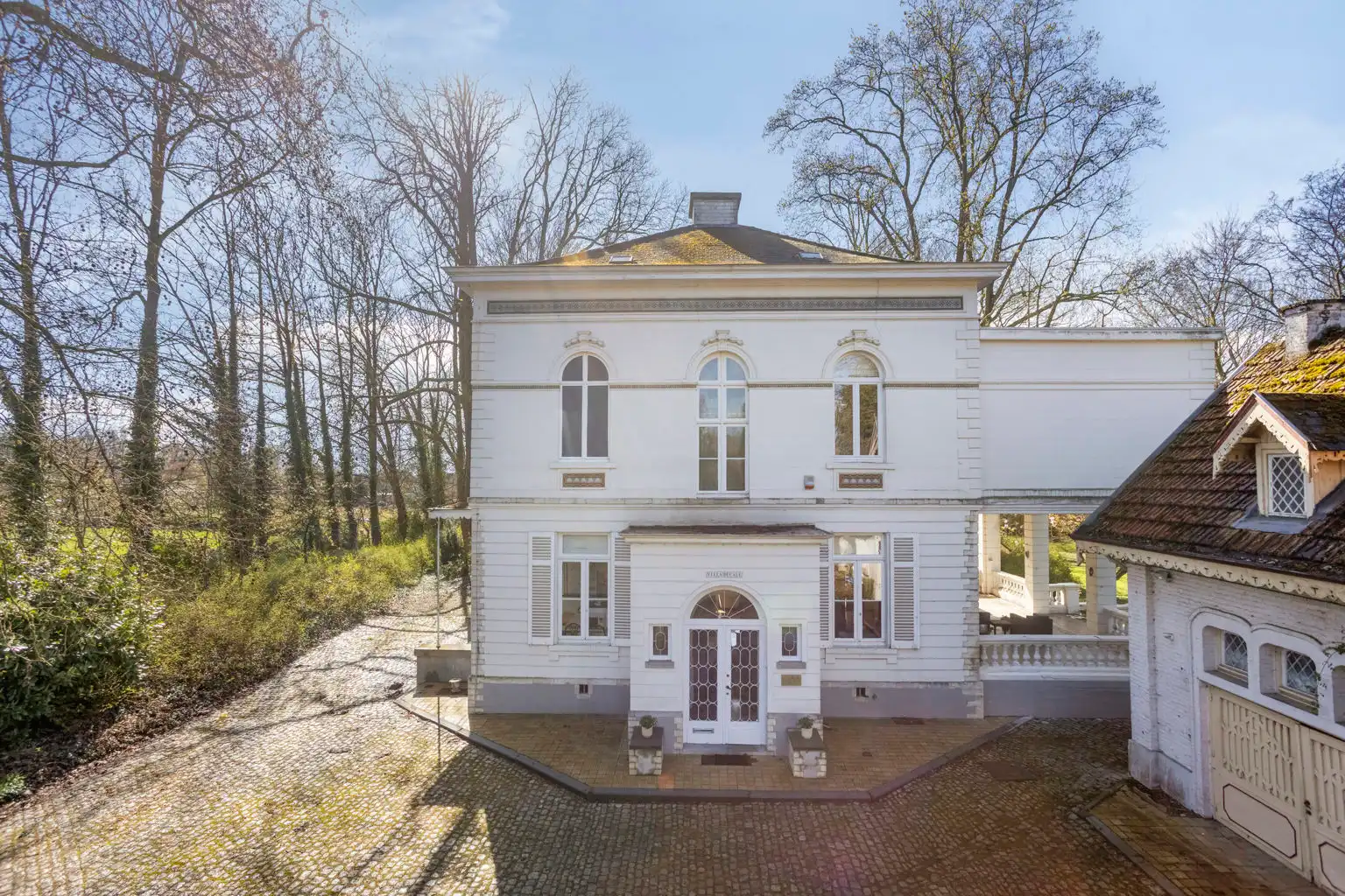 VILLA MET KOETSHUIS EN LANDGOED IN TIENEN foto 3