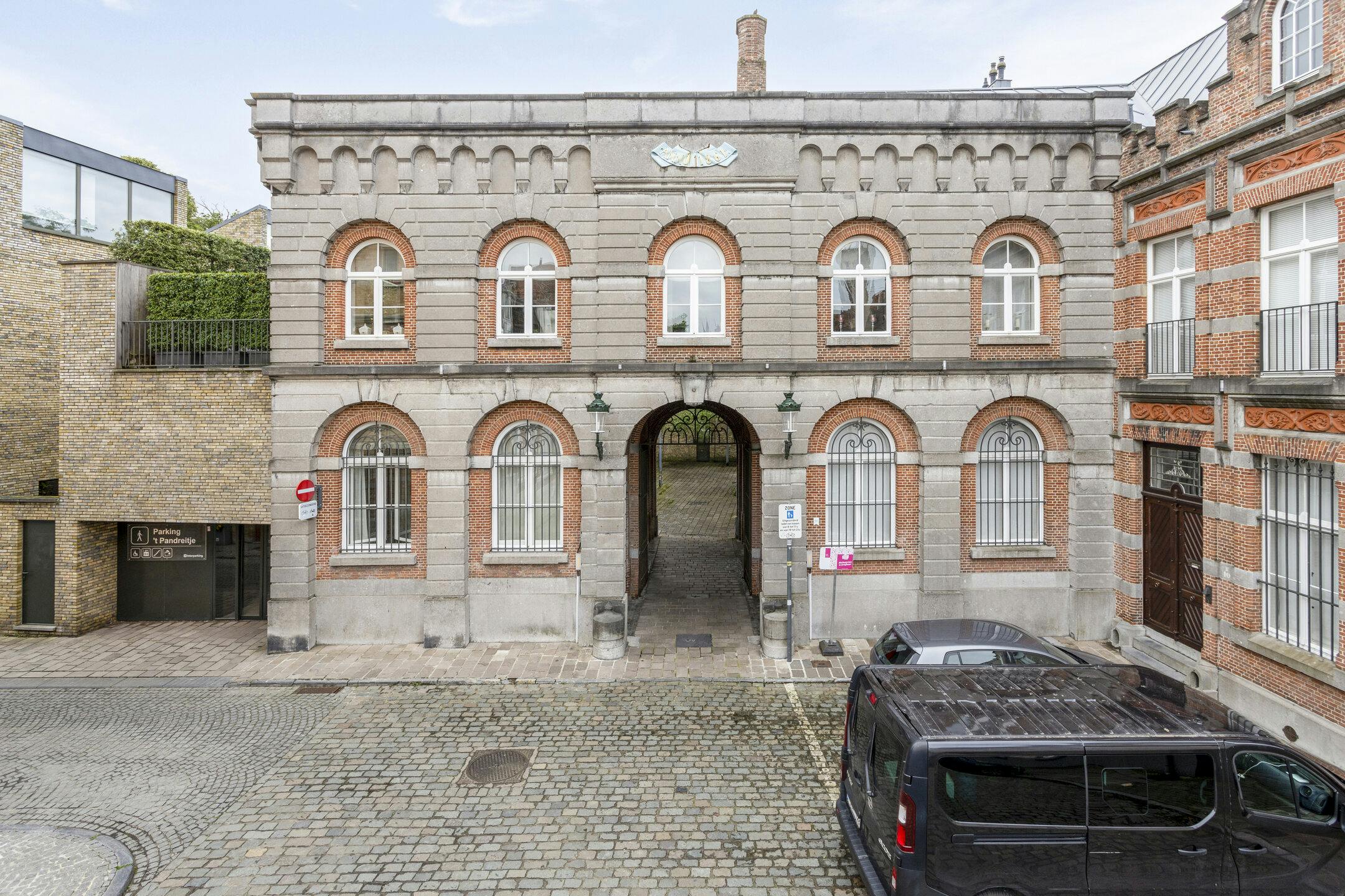 Ruim, lichtrijk appartement met twee slaapkamers te koop in Brugge foto 15