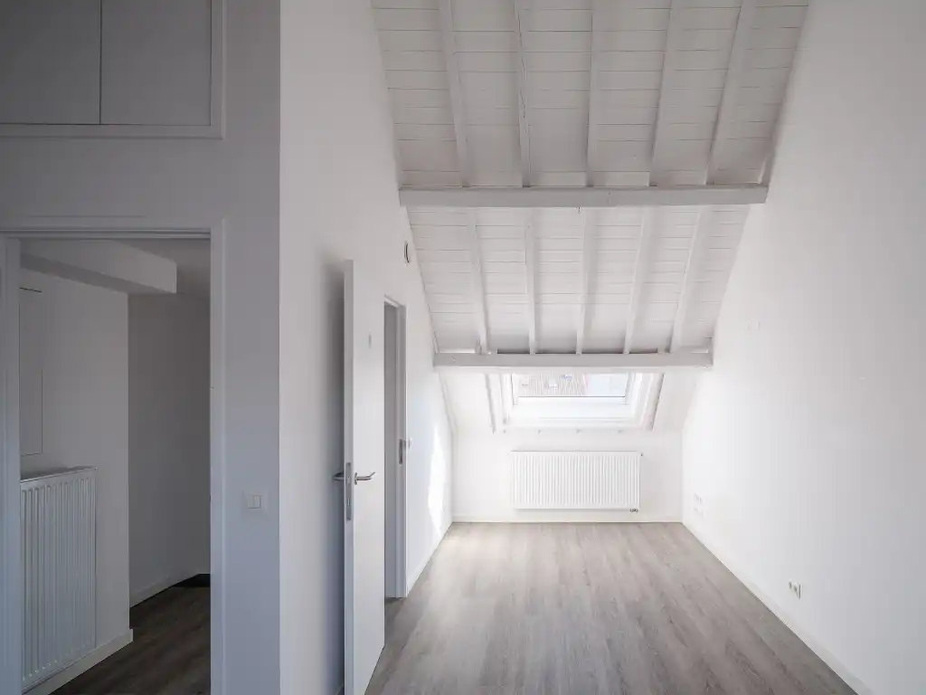 Lichtrijke en instapklare woning met charmante gevel en stadstuin nabij het Baudelopark. foto 20