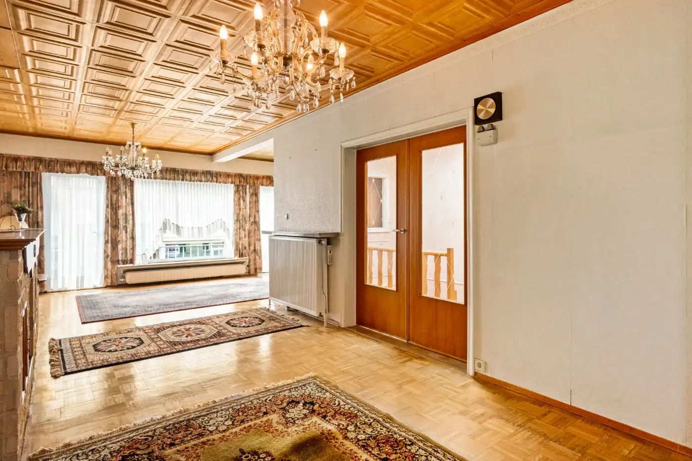 Te renoveren woning met 2 slpk., dubbele garage en tuin foto 4