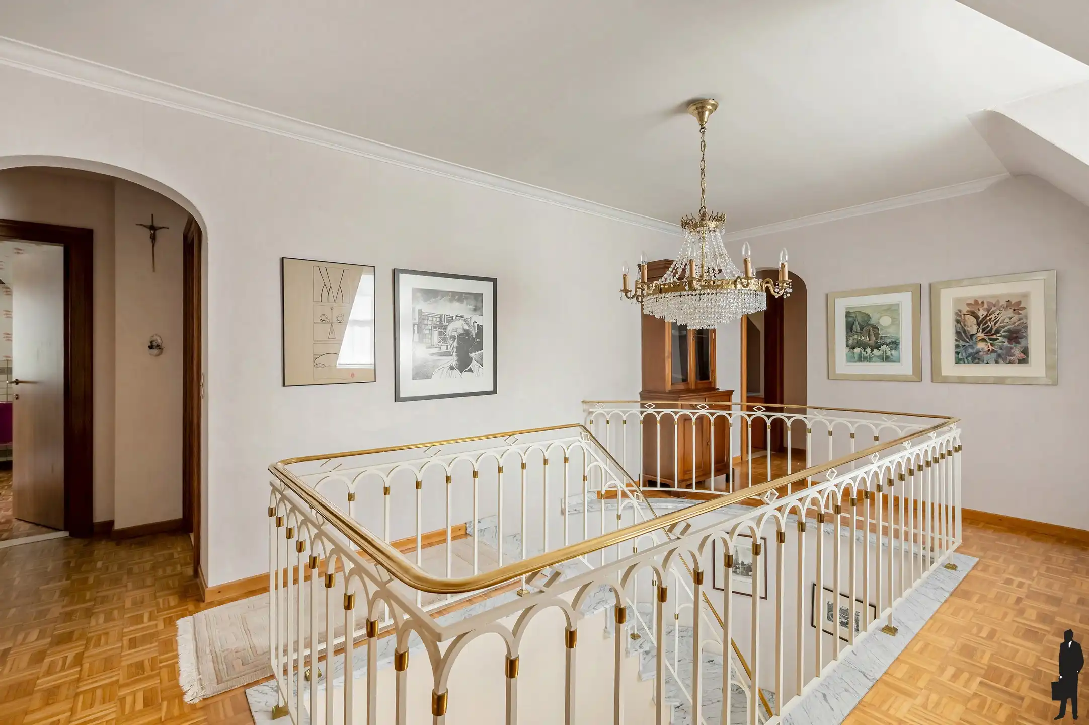 Statige villa op prachtig aangelegd perceel  met 4 slaapkamers en inpandige garage foto 25