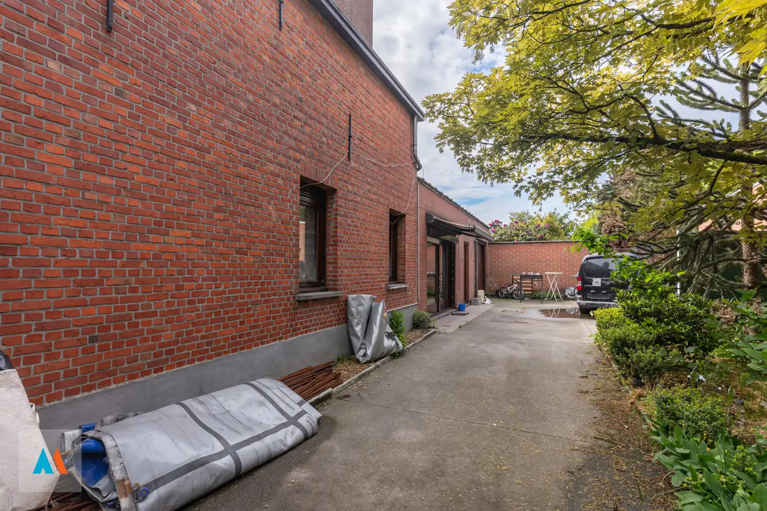 Halfopen ééngezinswoning foto 5