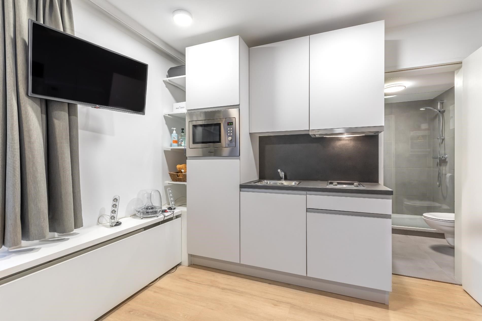 Vernieuwde en bemeubelde studio foto 5