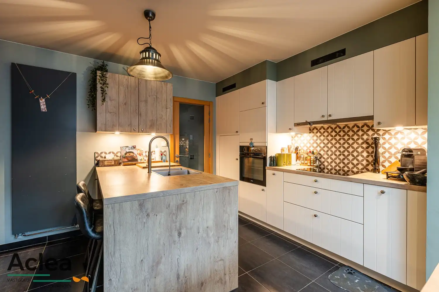 Smaakvol, ruim appartement met garage foto 8