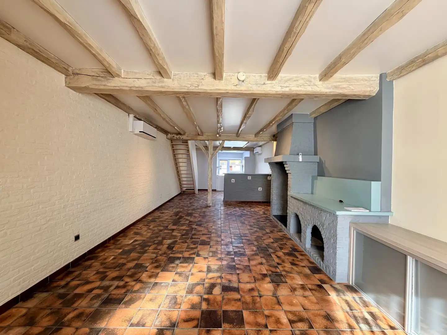 Recent opgefriste woning met 2 slaapkamers en tuin te Roeselare! foto {{pictureIndex}}
