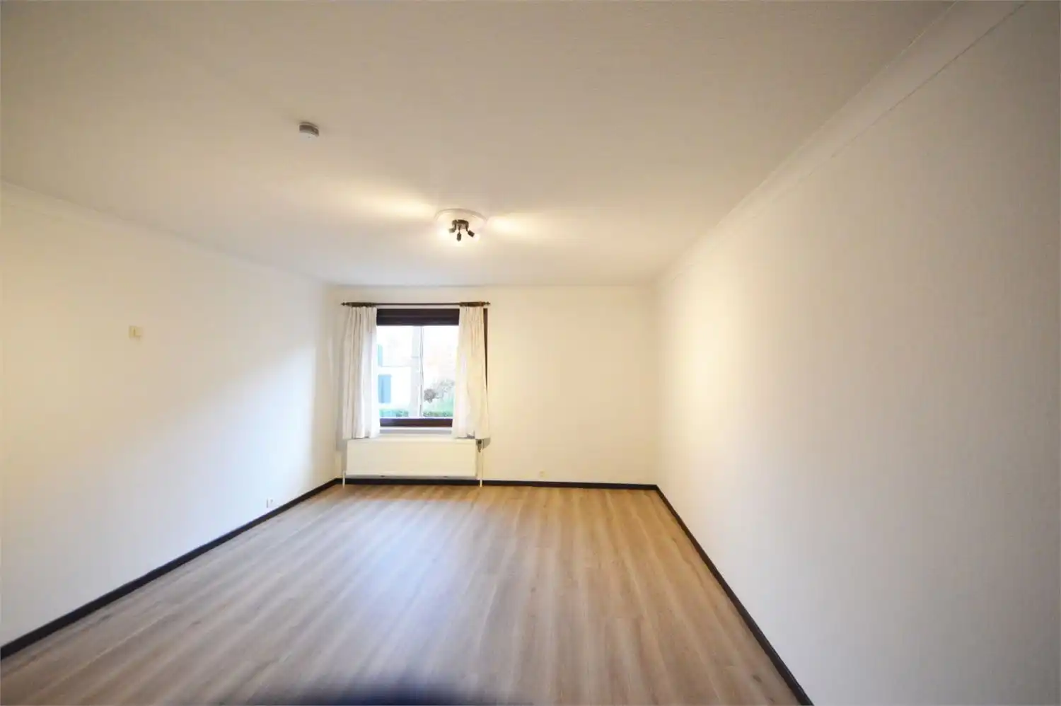 RUIME WONING 4 SLPK, GARAGE EN RUIME TUIN foto 26