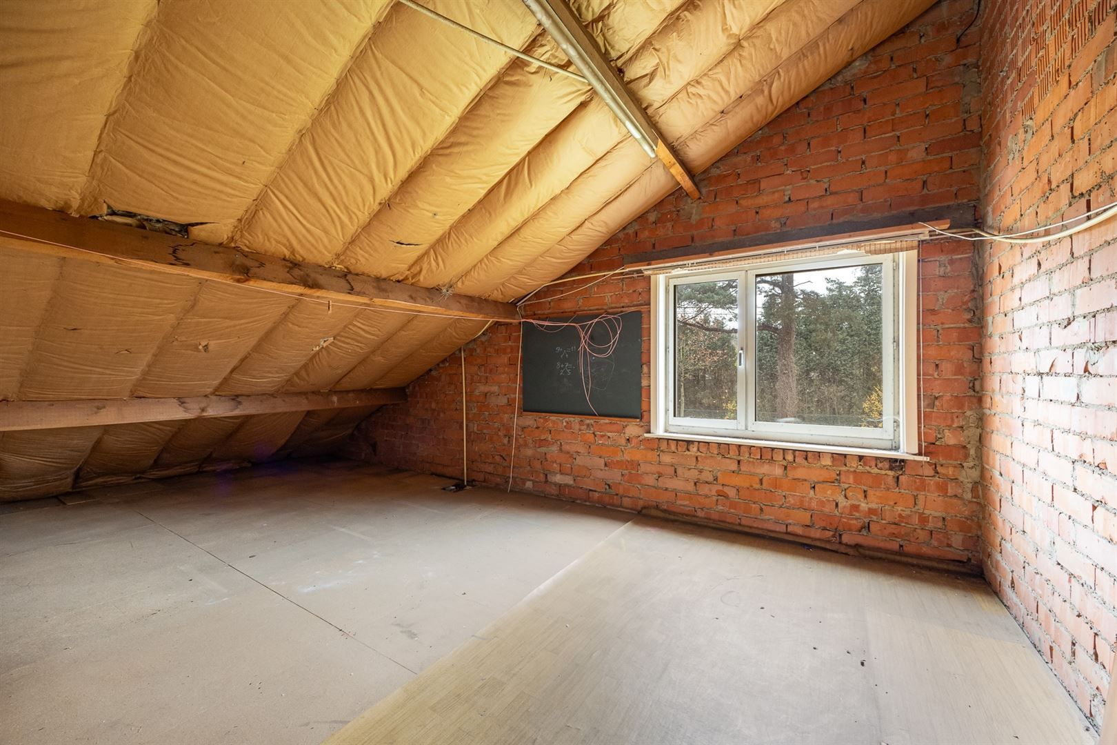 Te renoveren half open woning  op 751m² met garage  foto 15