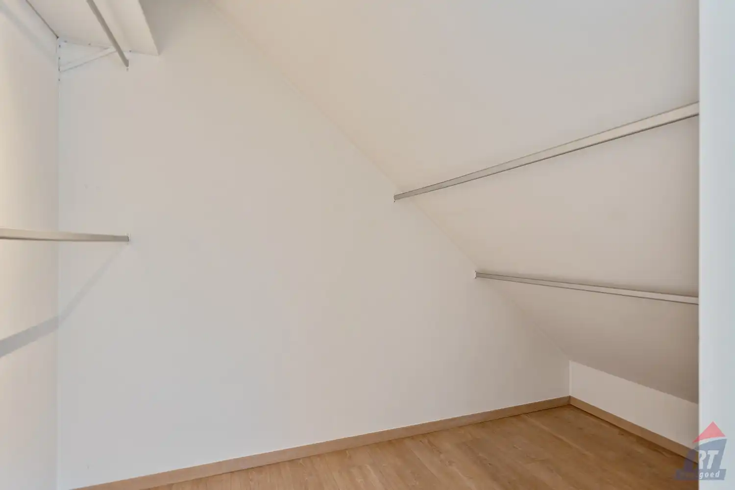 Veelzijdig pand met praktijkruimte en duplex appartement op toplocatie in Sint-Truiden foto 31